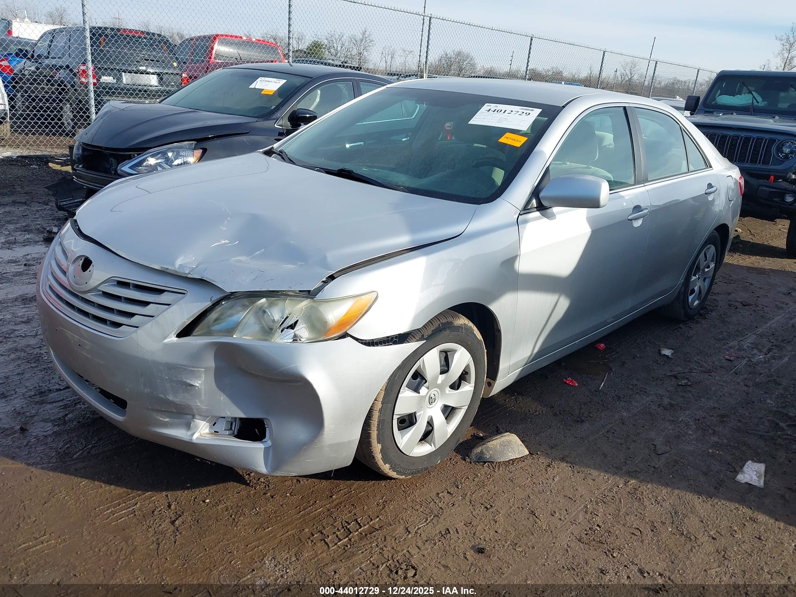 TOYOTA CAMRY image 2
