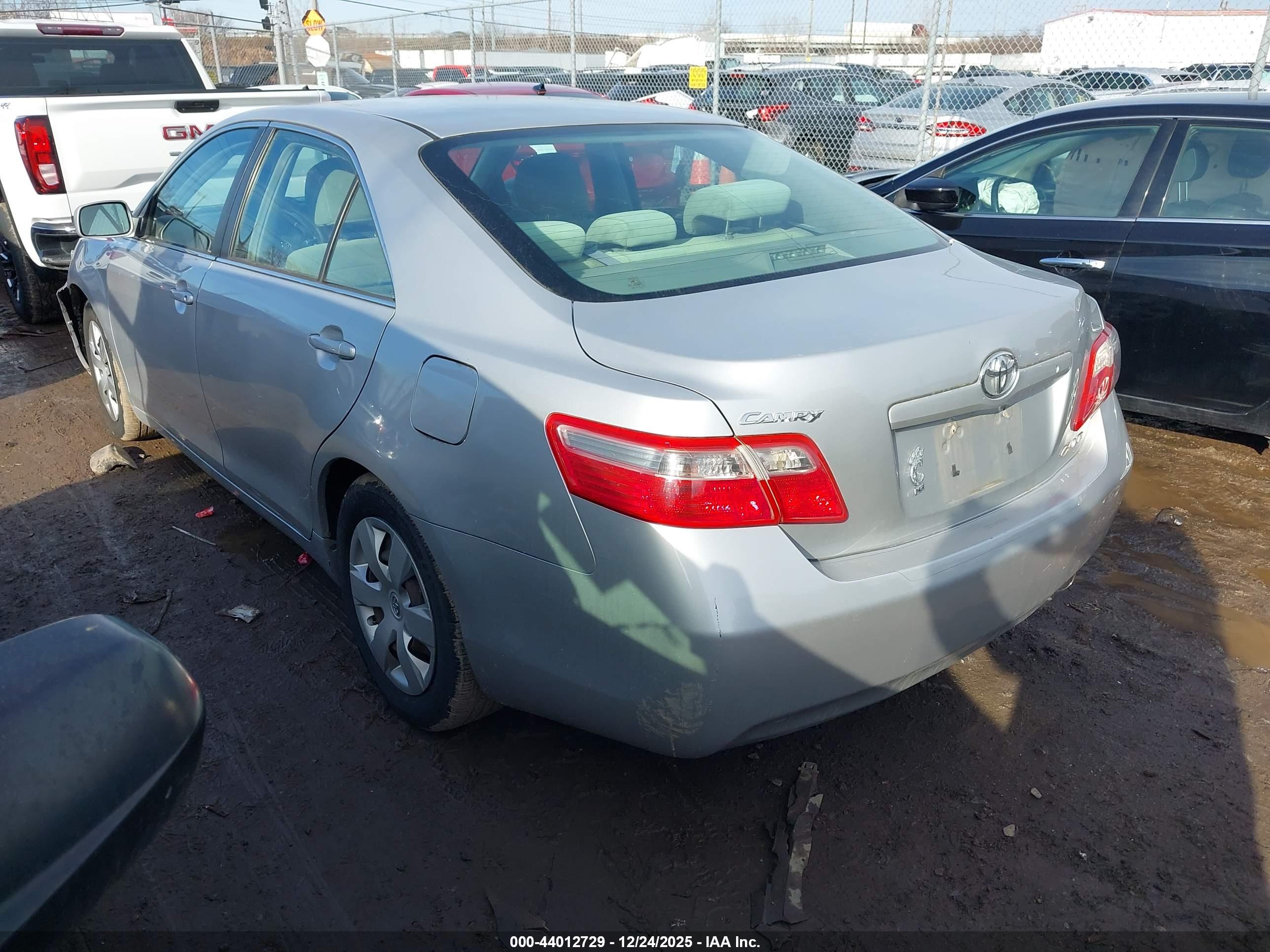 TOYOTA CAMRY image 3