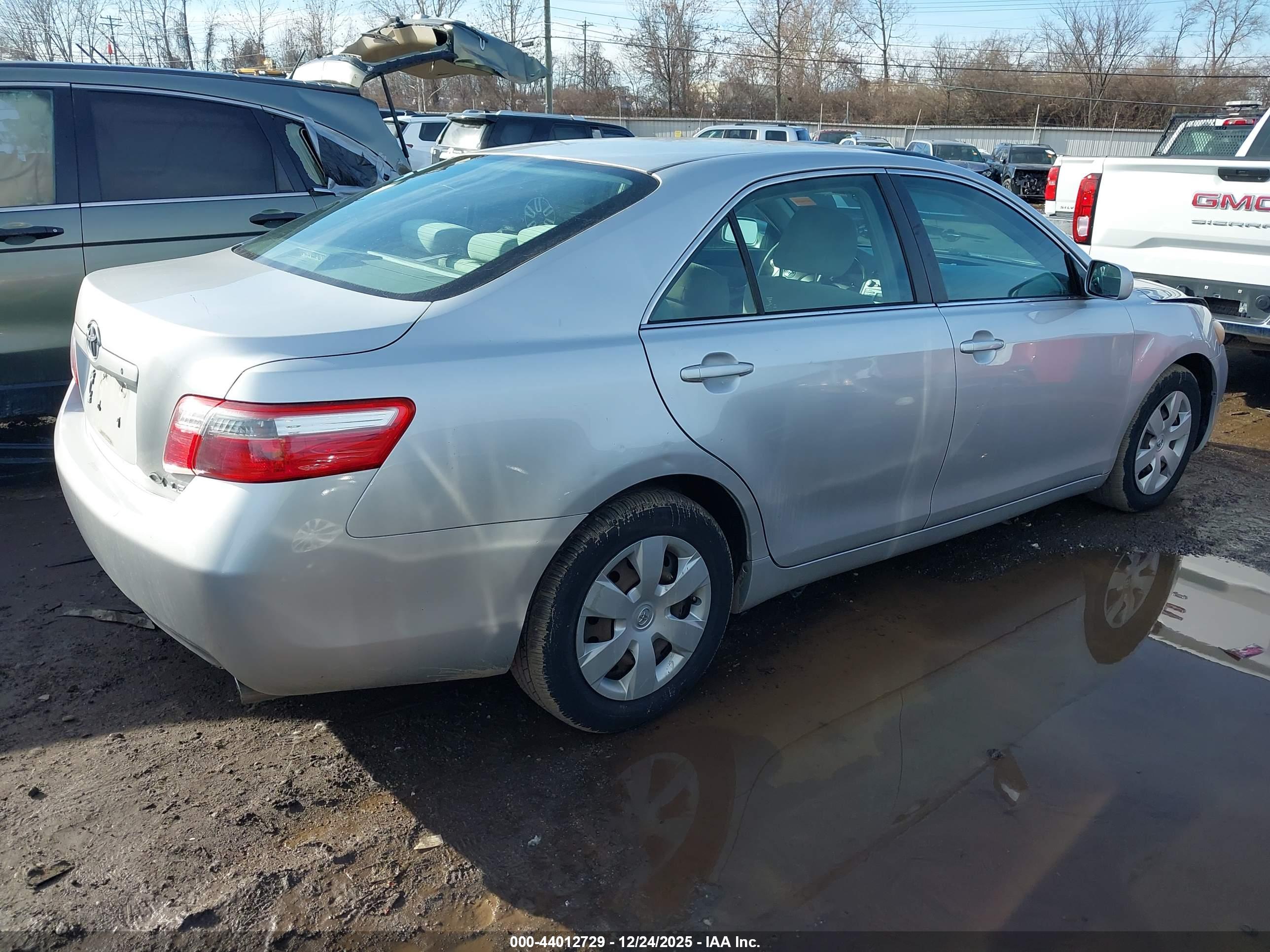 TOYOTA CAMRY image 4
