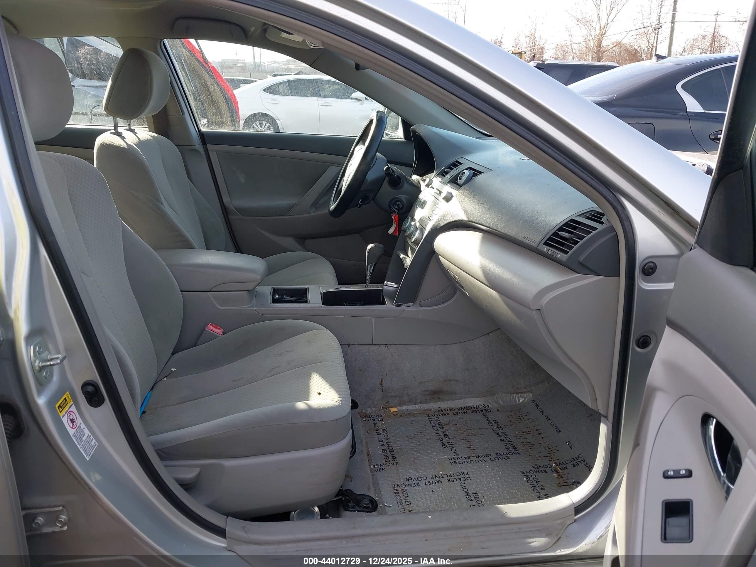 TOYOTA CAMRY image 5