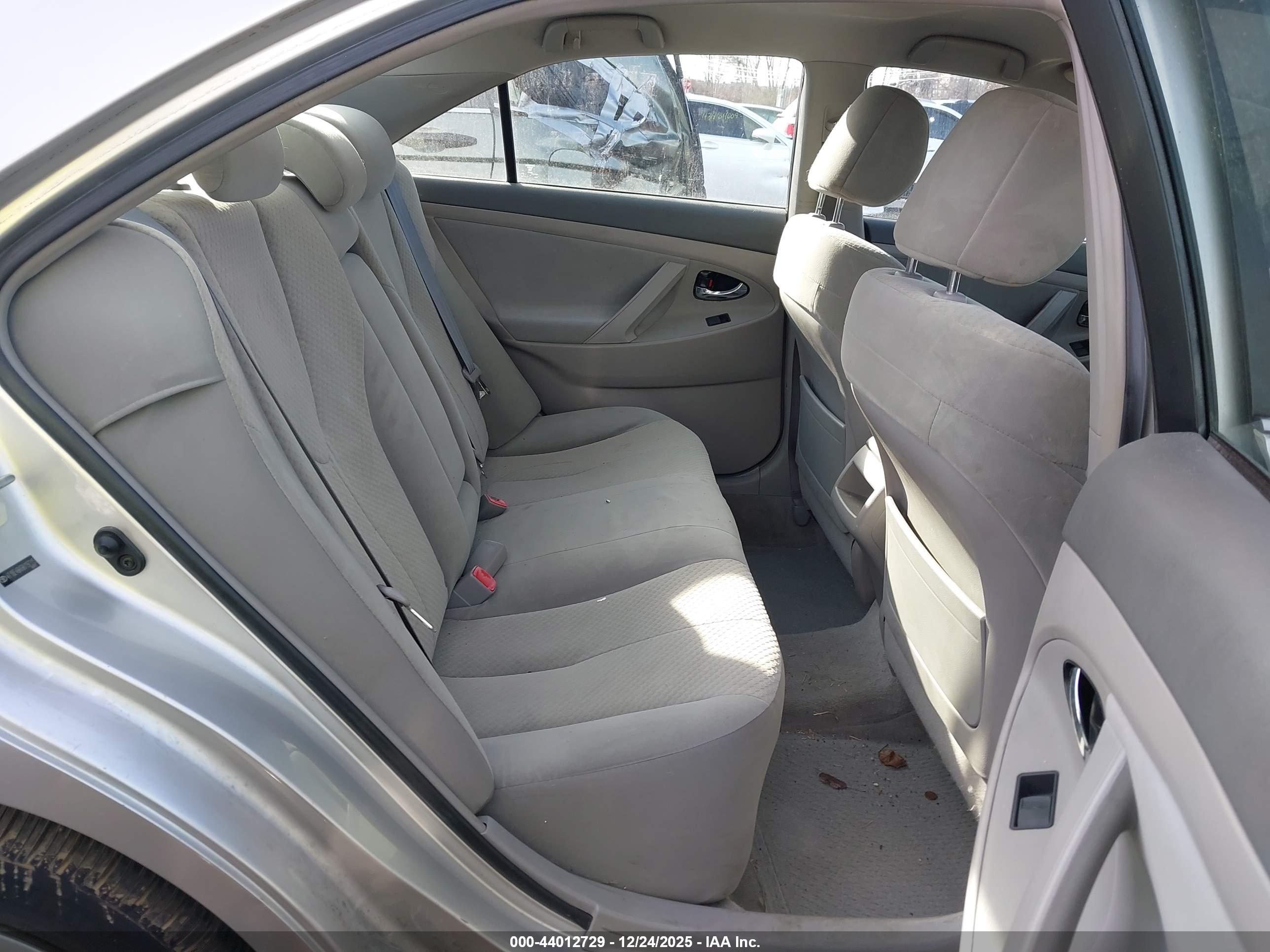 TOYOTA CAMRY image 8