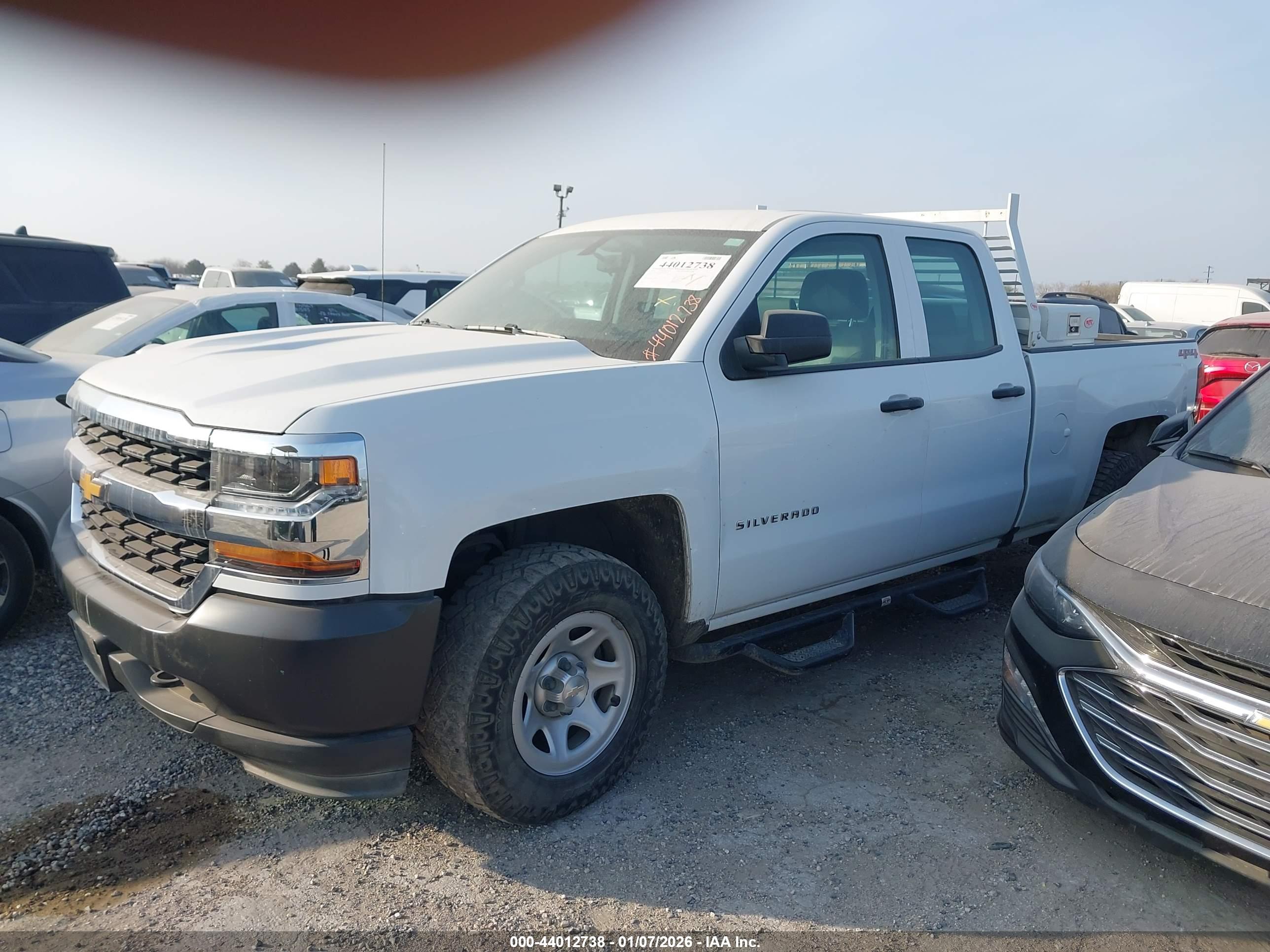 CHEVROLET SILVERADO image 2
