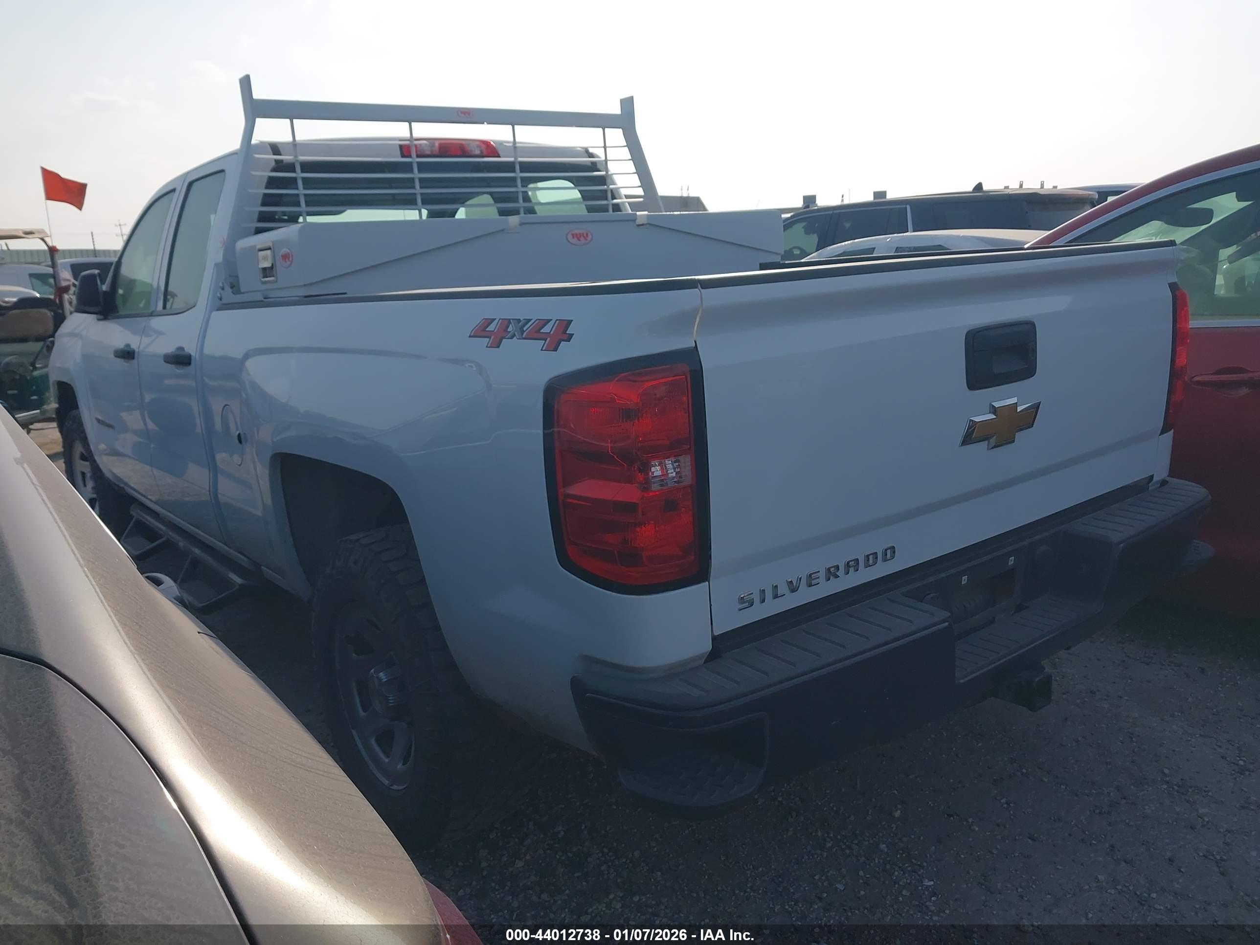 CHEVROLET SILVERADO image 3