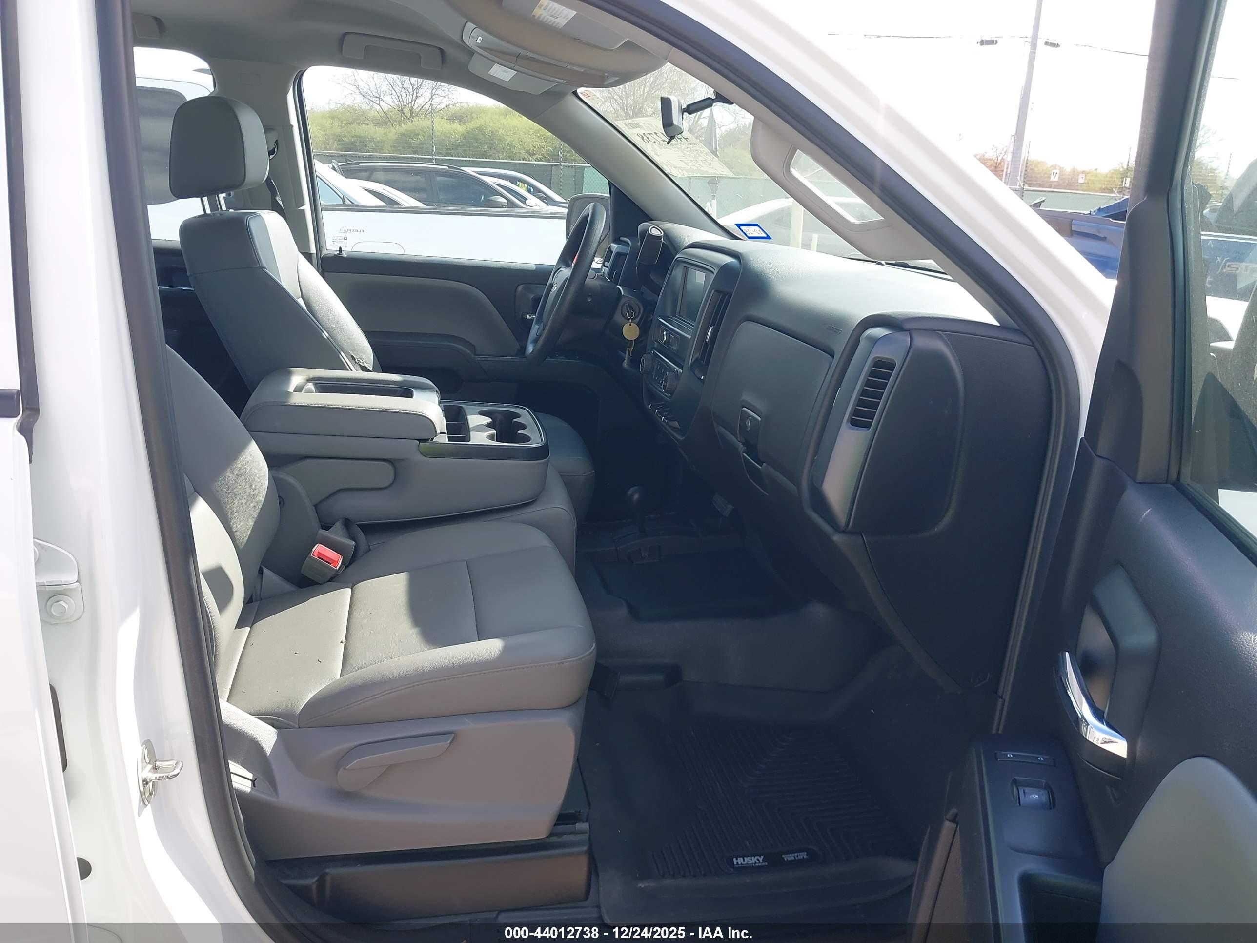 CHEVROLET SILVERADO image 5
