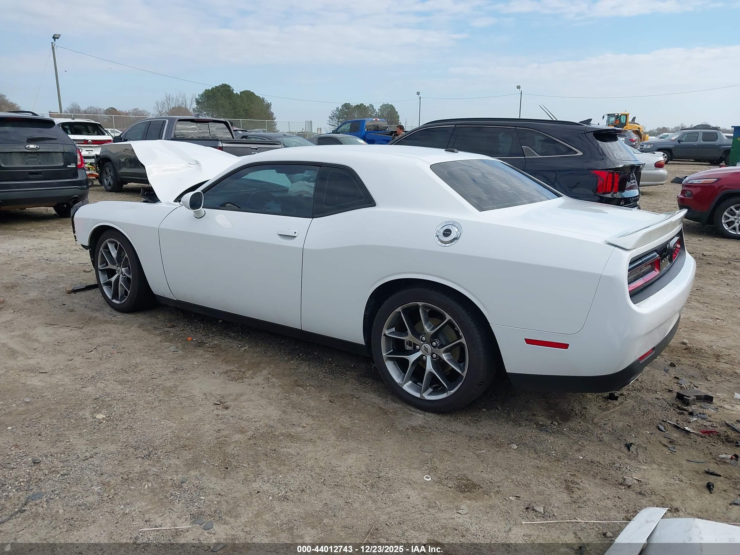 DODGE CHALLENGER image 3