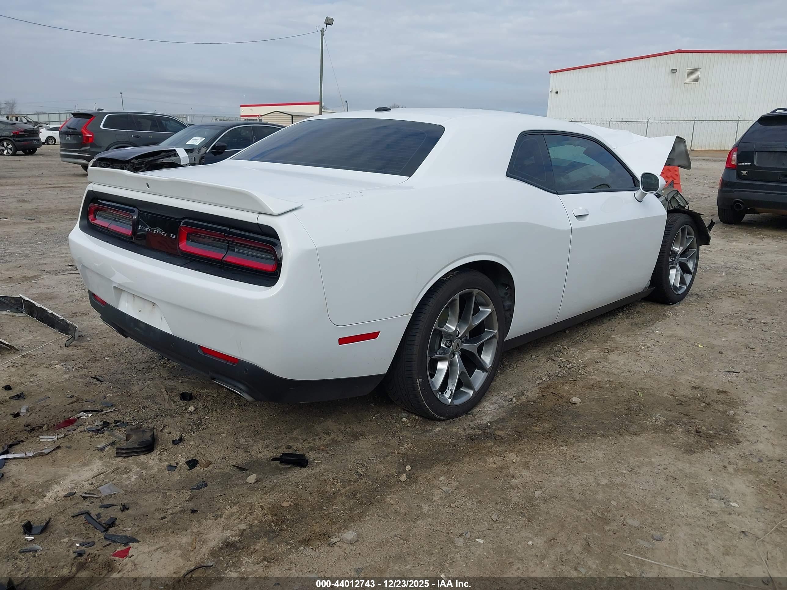DODGE CHALLENGER image 4