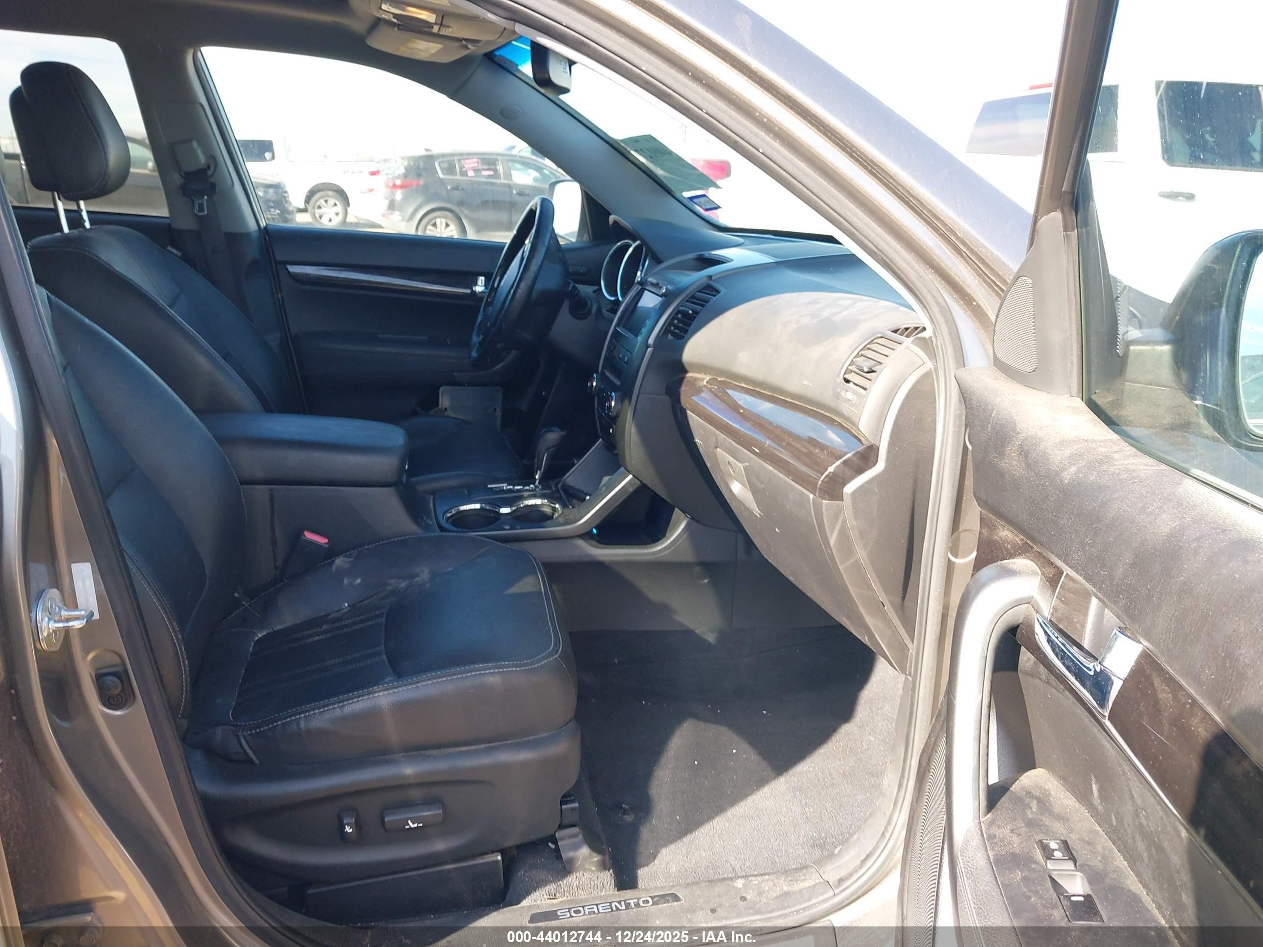 KIA SORENTO image 5