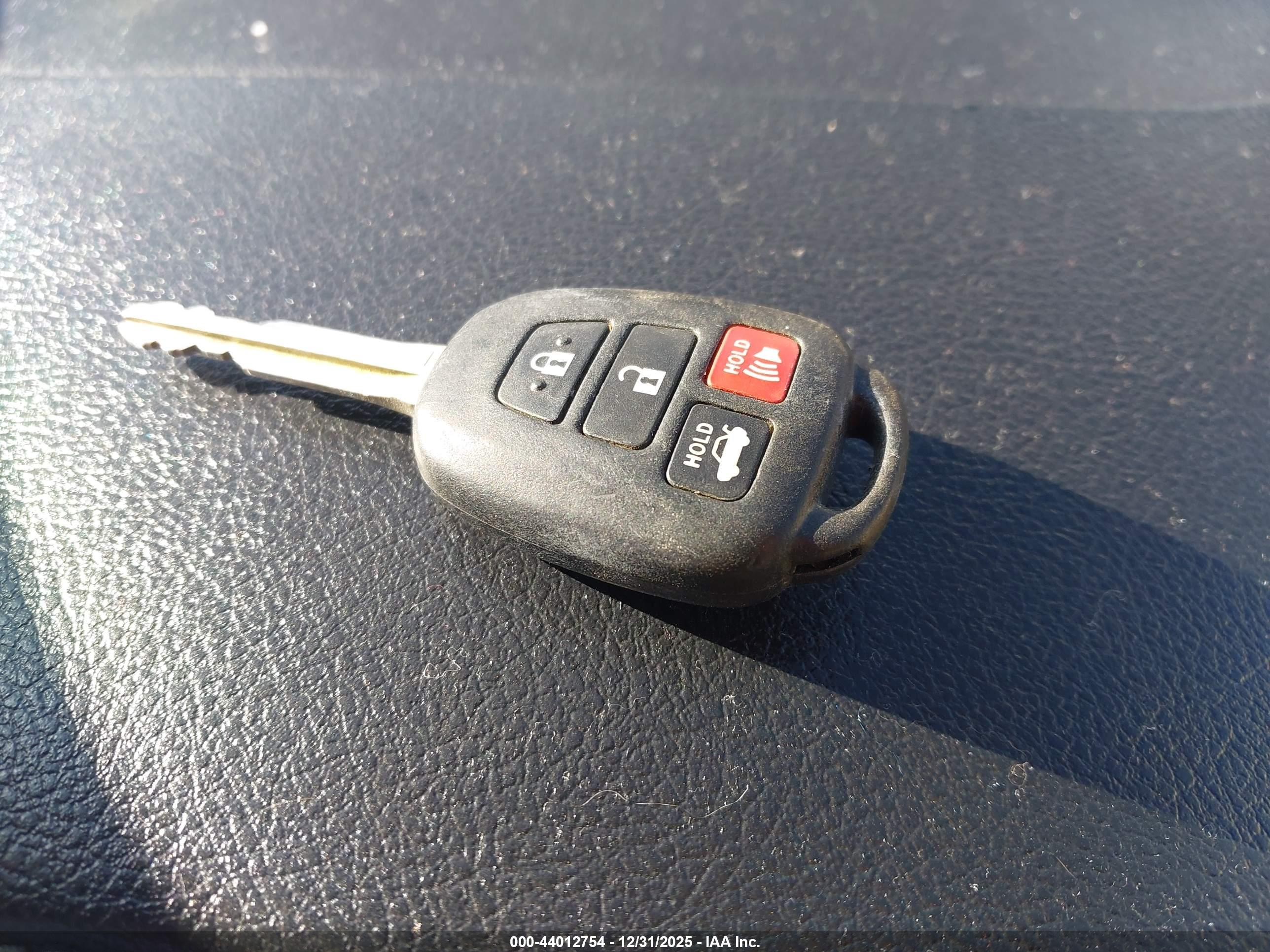 TOYOTA CAMRY image 11