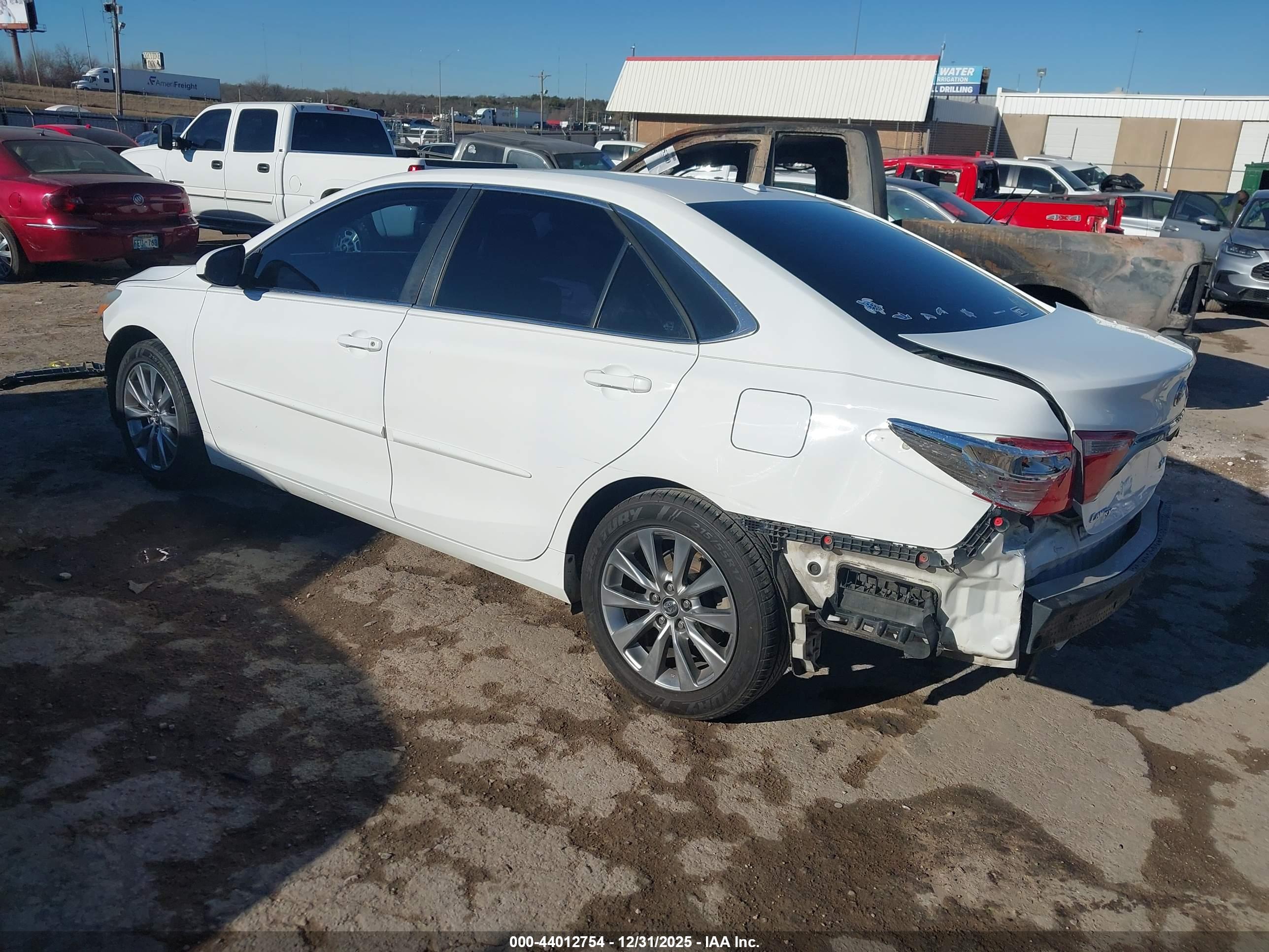 TOYOTA CAMRY image 3