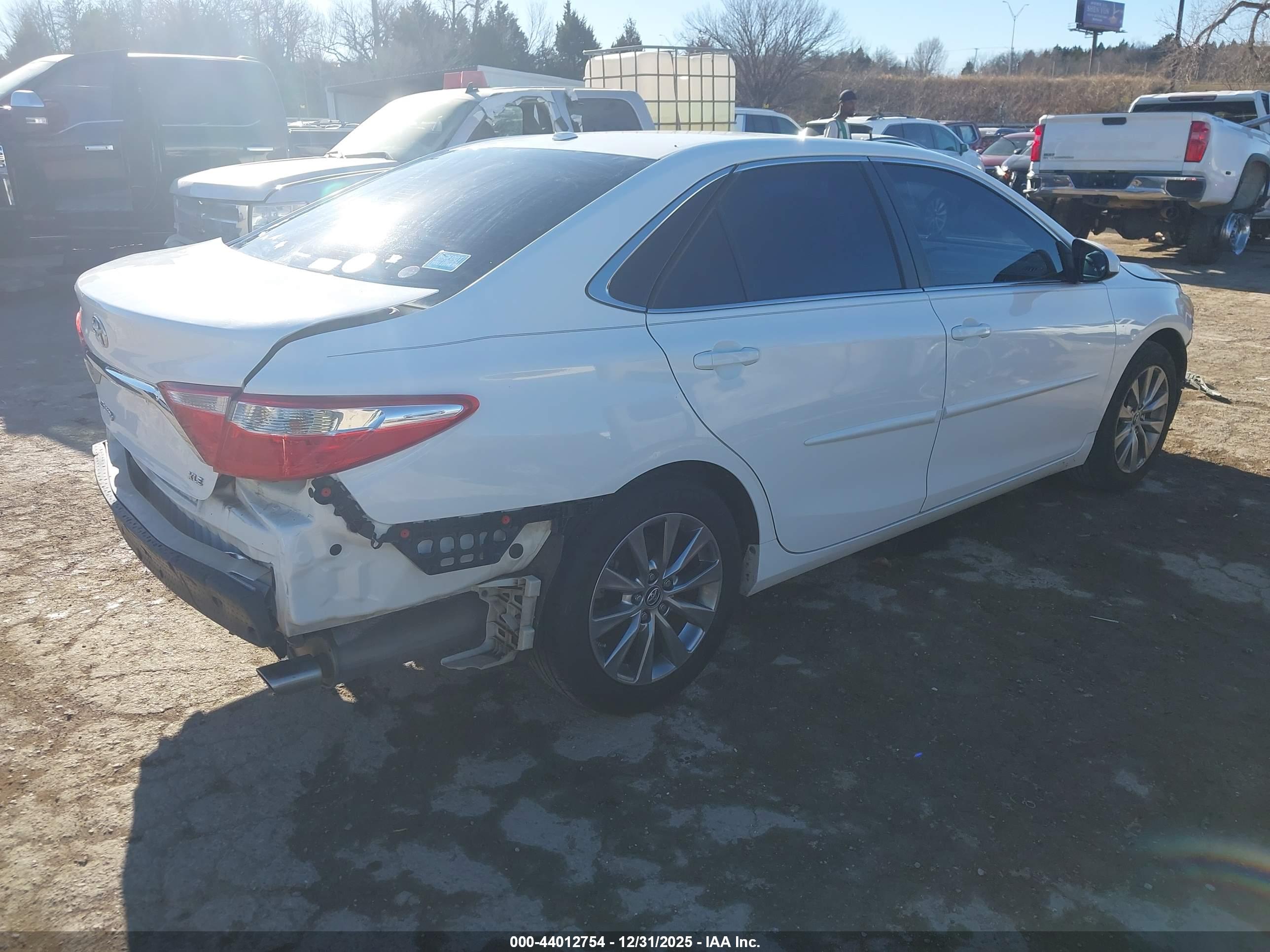 TOYOTA CAMRY image 4