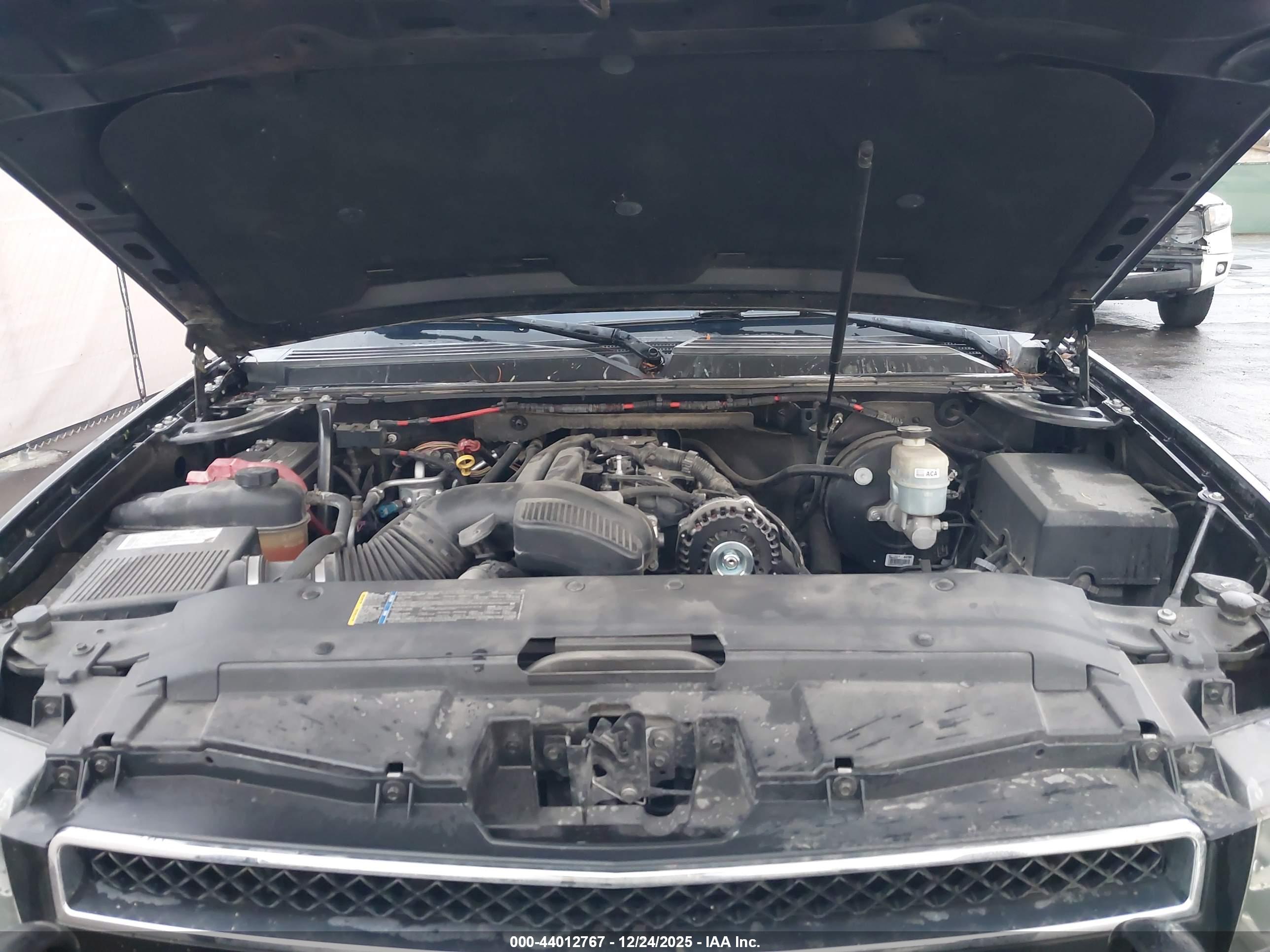 CHEVROLET SUBURBAN image 10