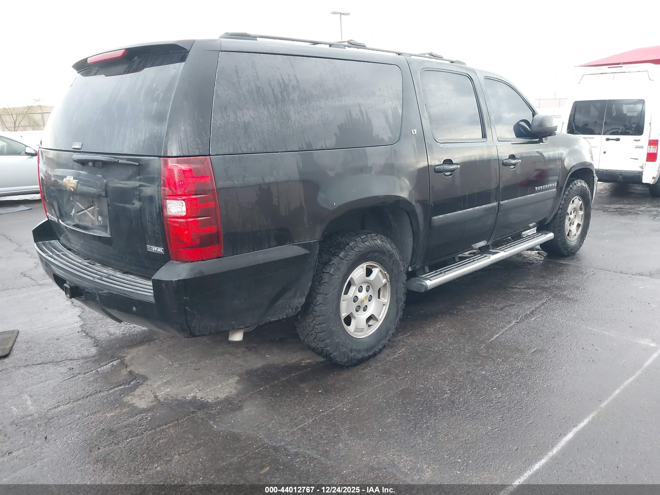 CHEVROLET SUBURBAN image 4