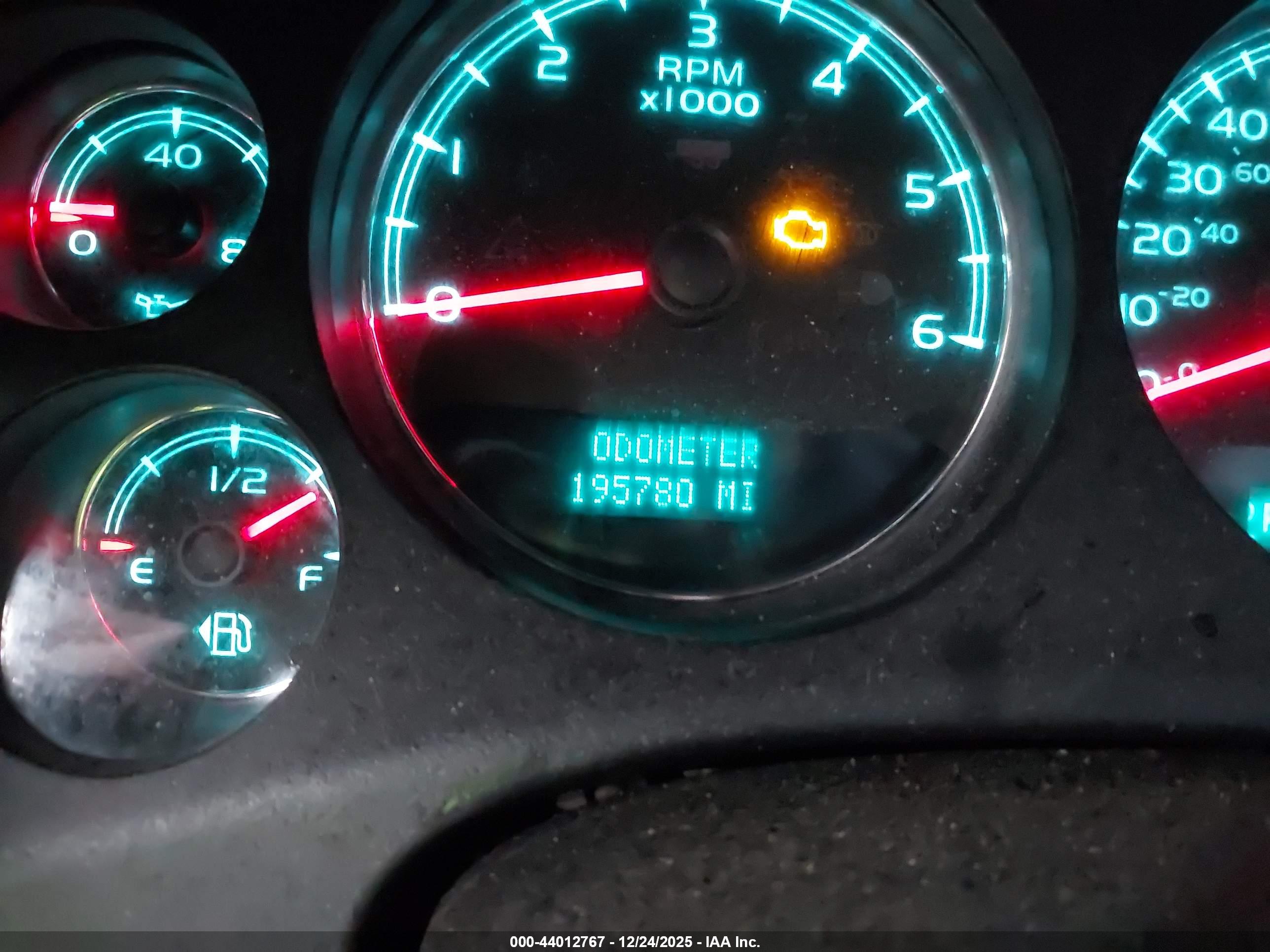 CHEVROLET SUBURBAN image 7