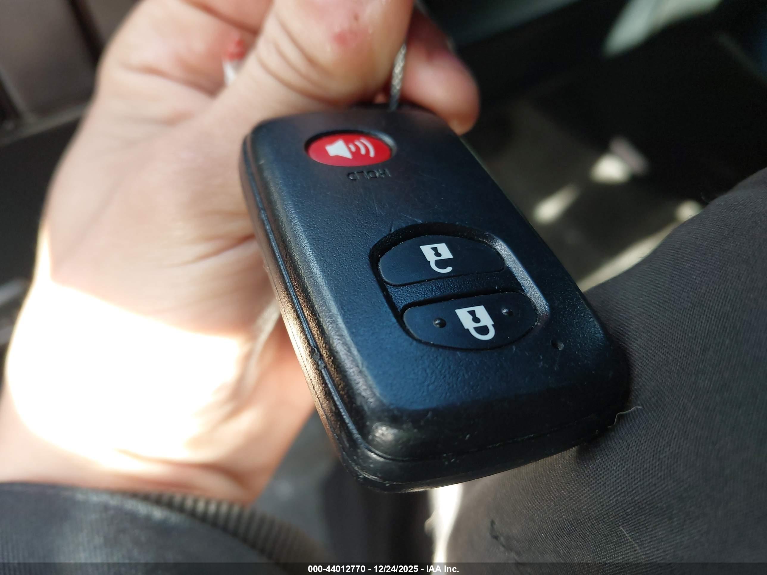 TOYOTA PRIUS image 11