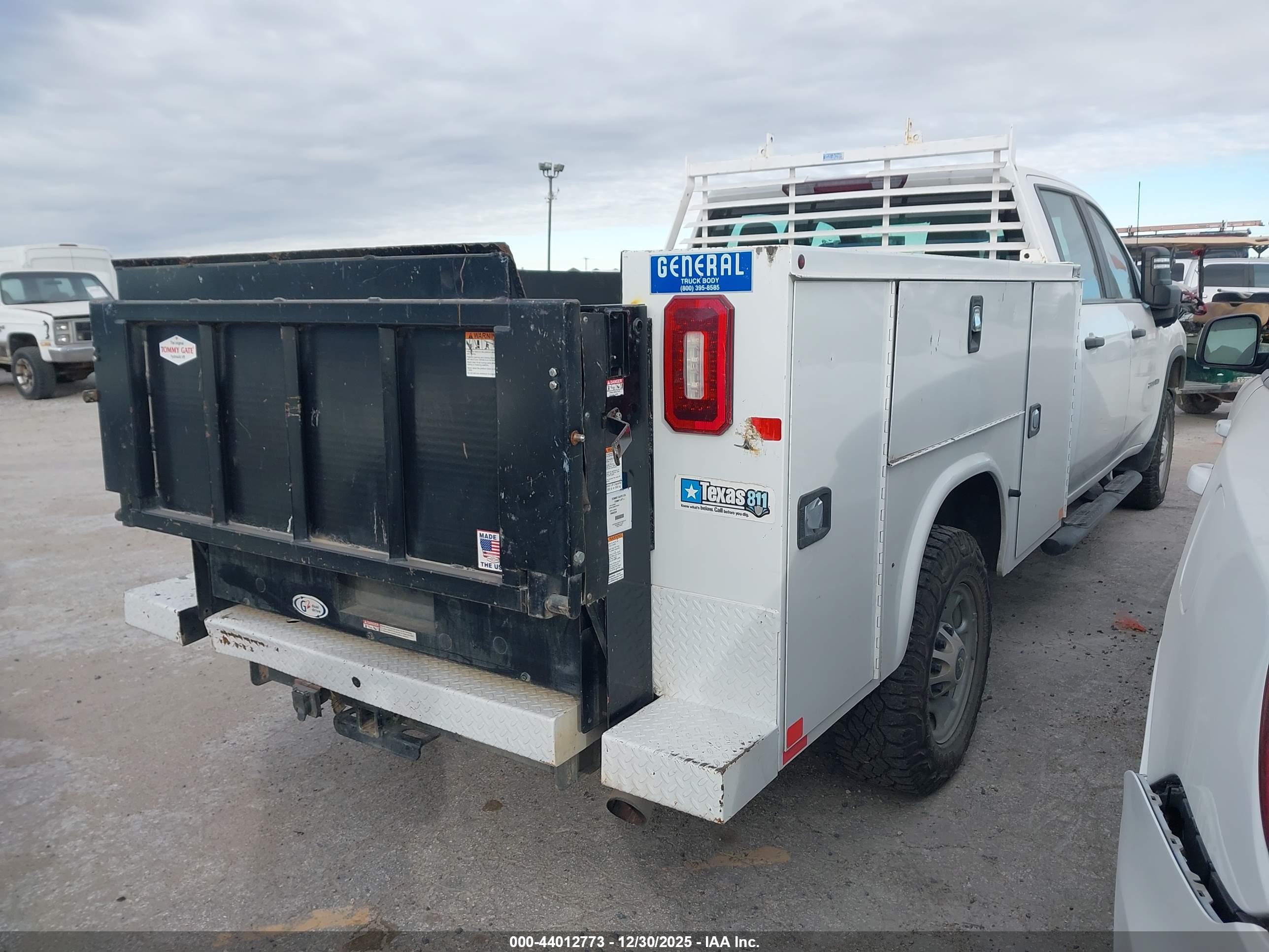 CHEVROLET SILVERADO image 4
