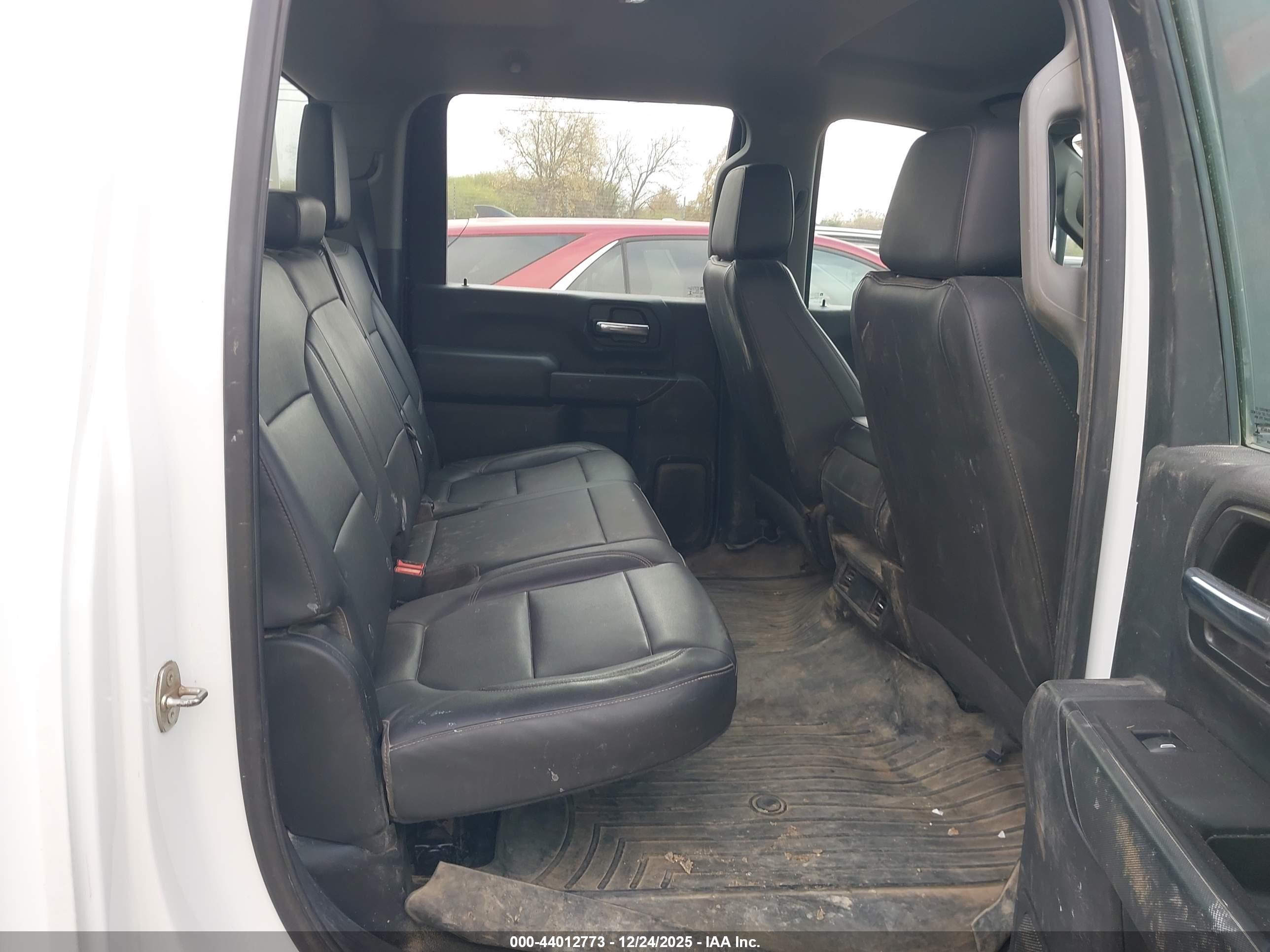 CHEVROLET SILVERADO image 7