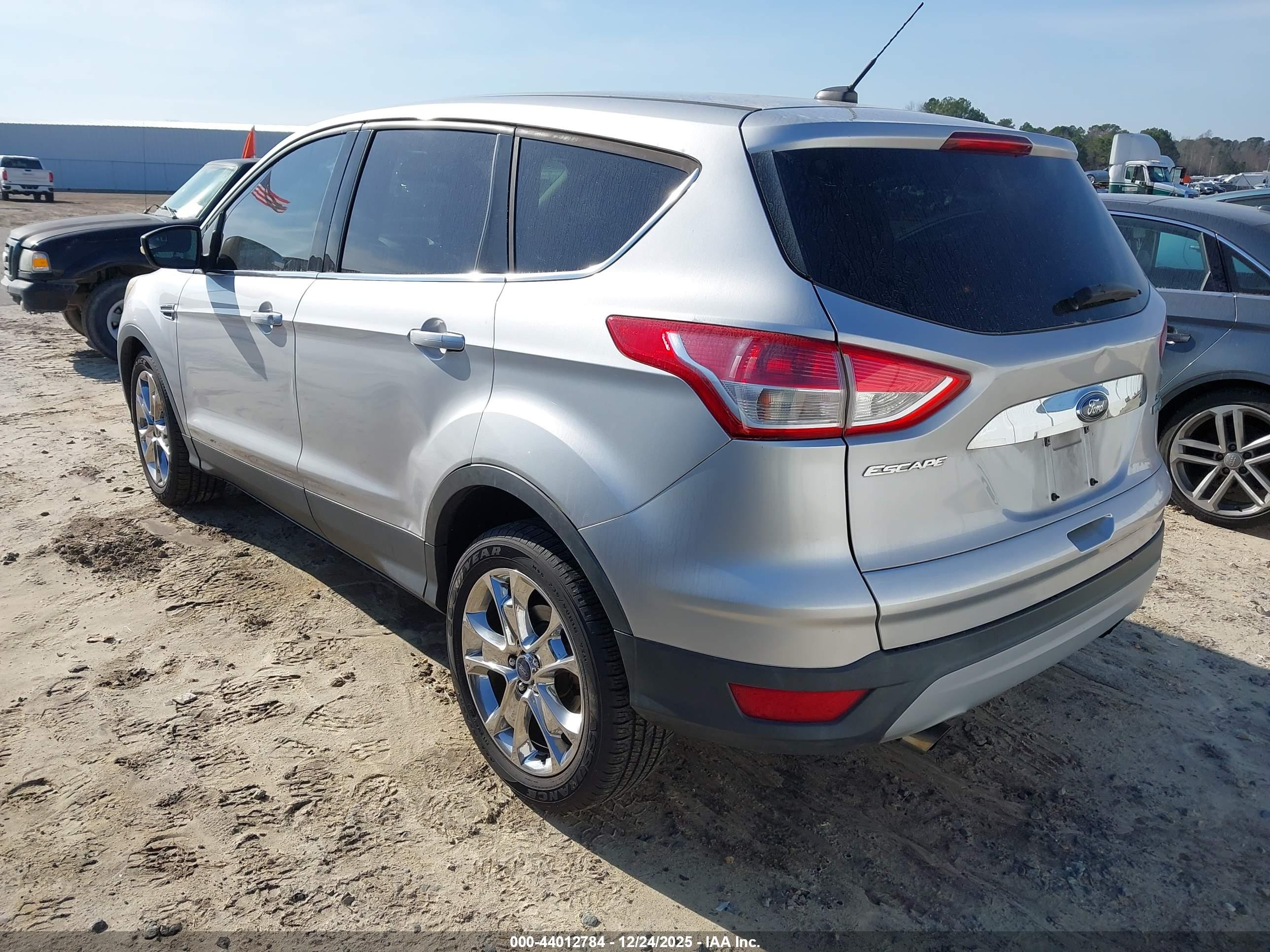 FORD ESCAPE image 3