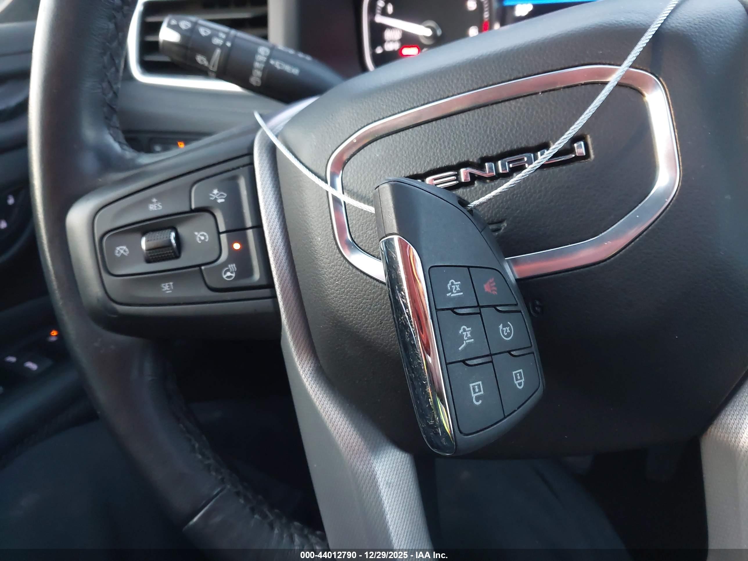 GMC YUKON image 11