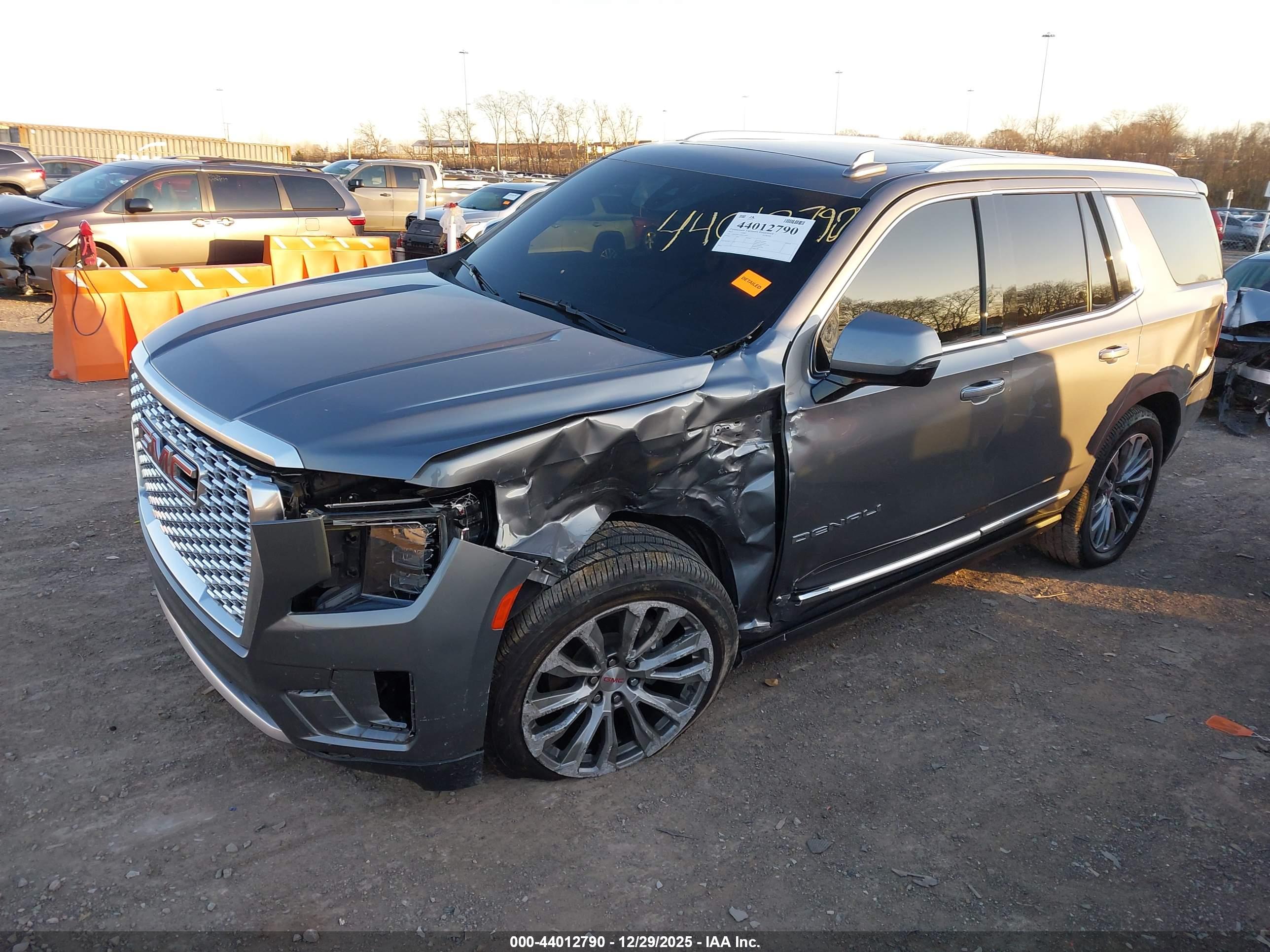 GMC YUKON image 2