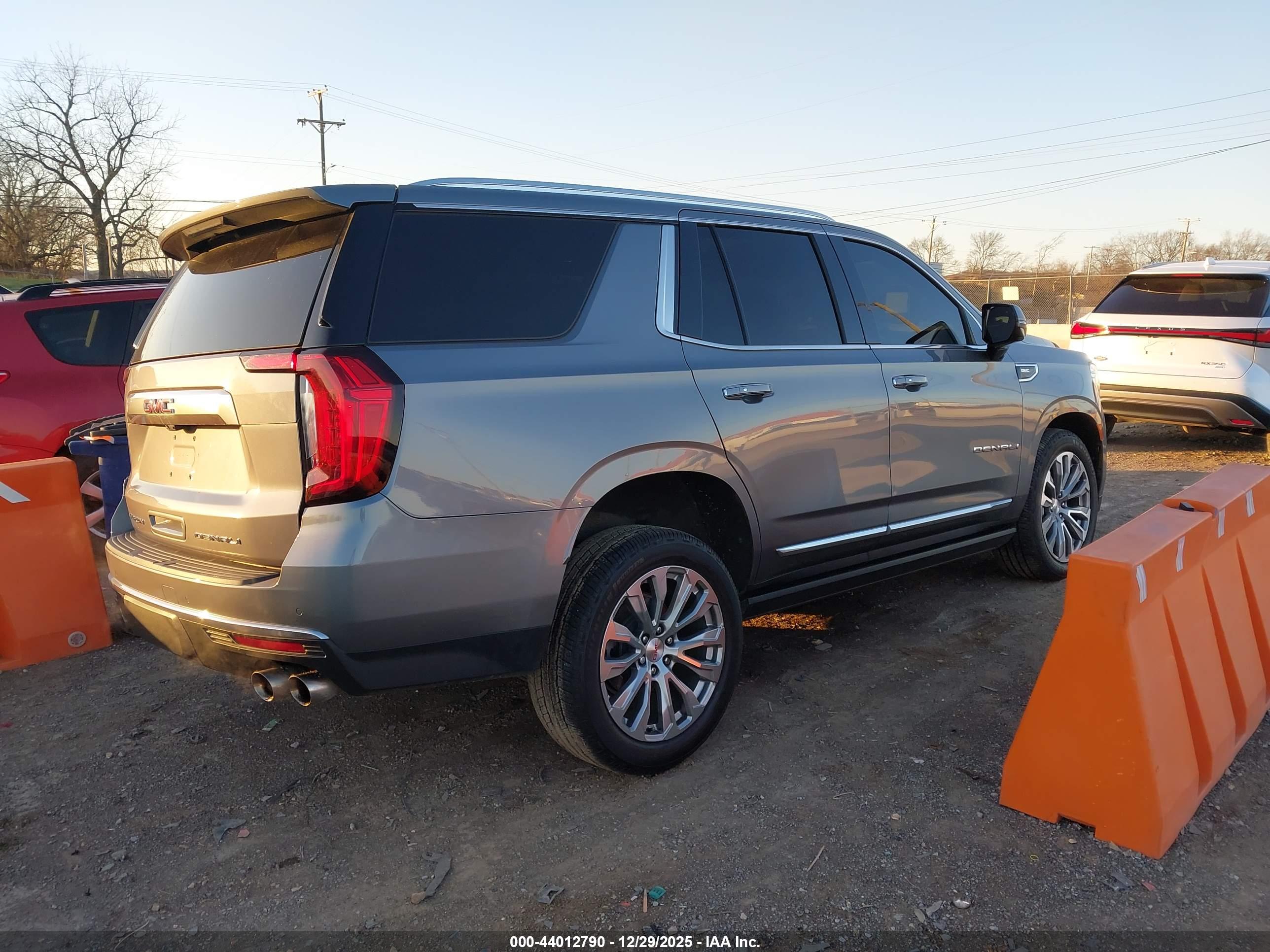 GMC YUKON image 4