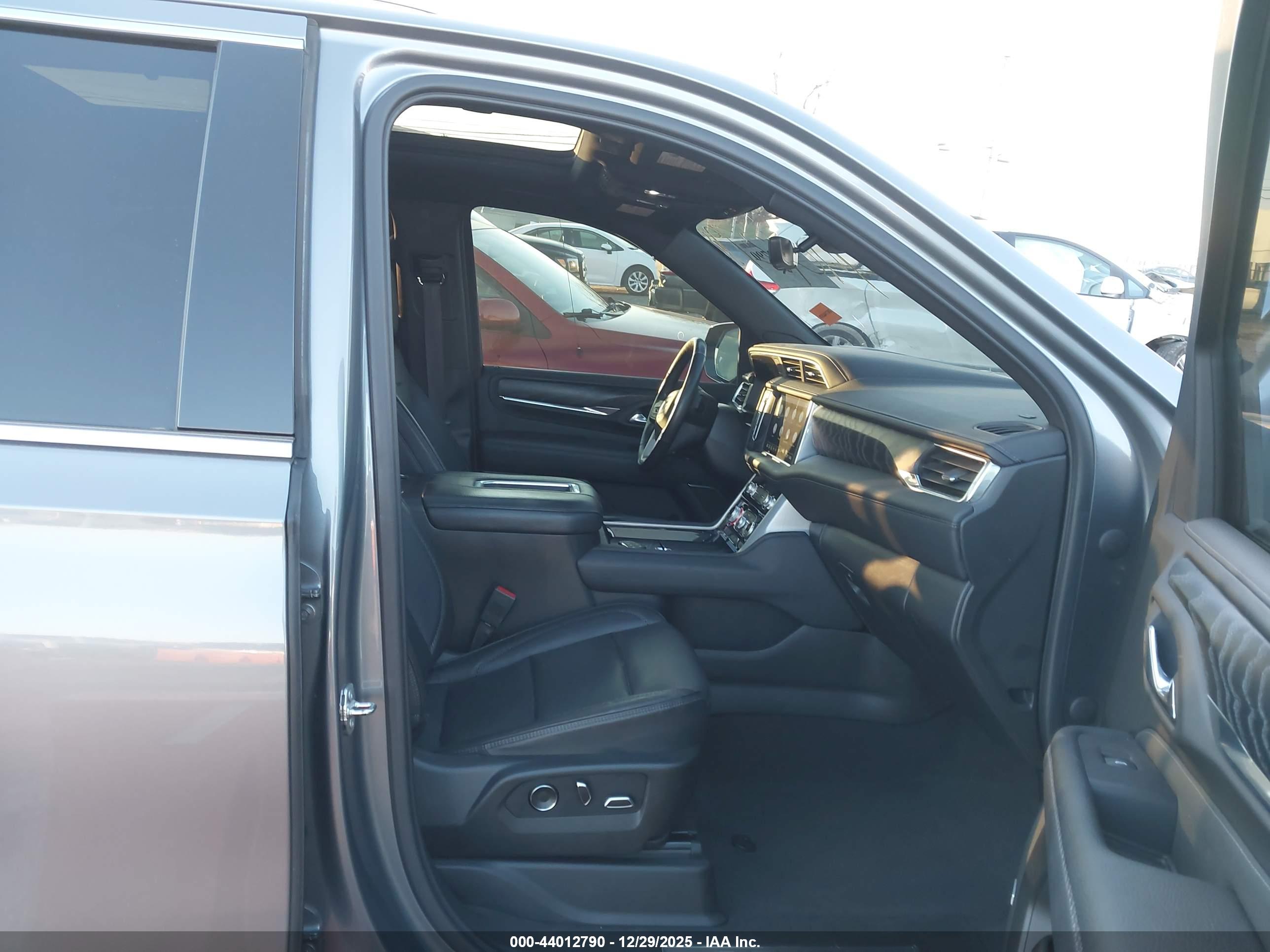 GMC YUKON image 5