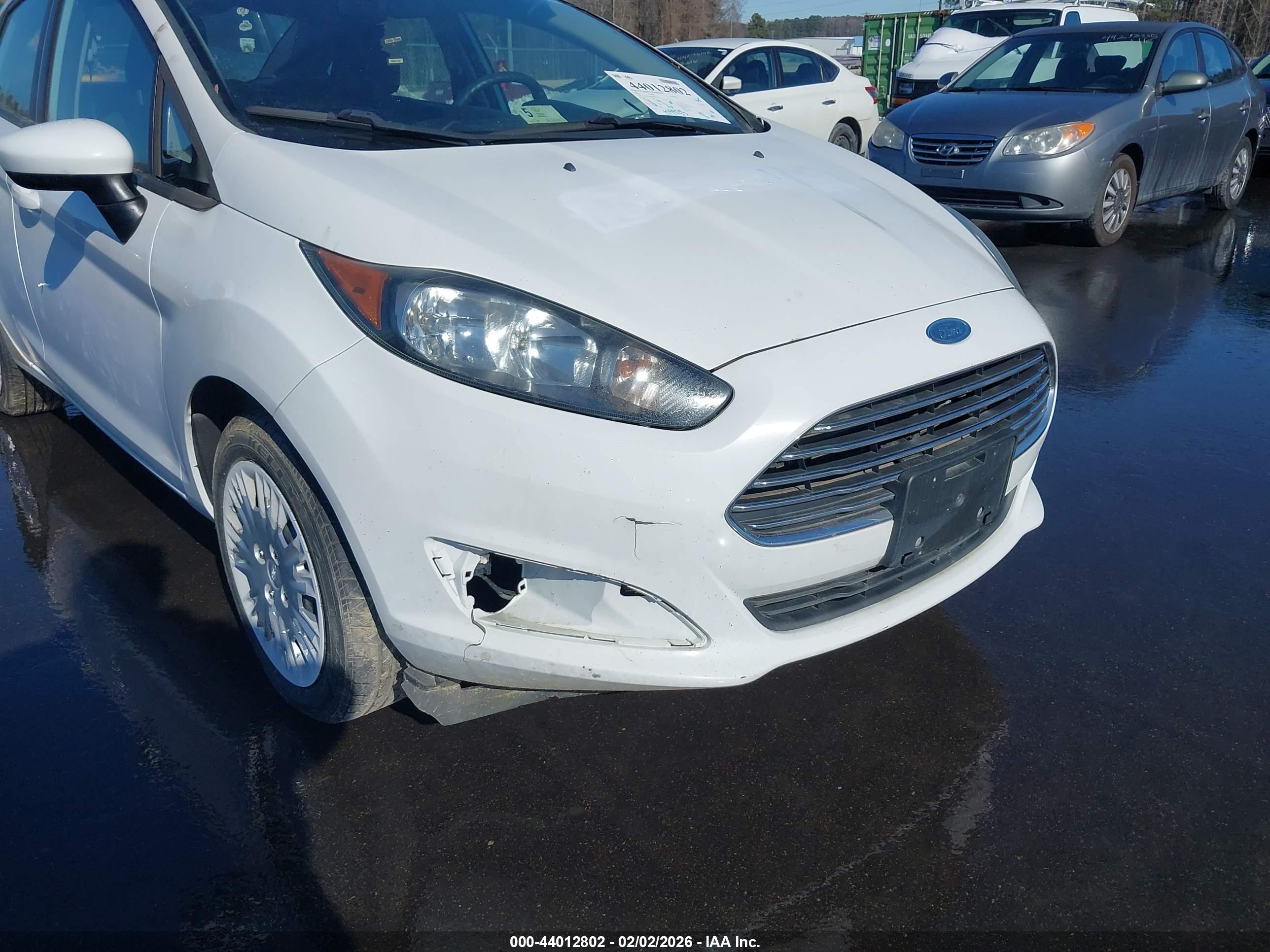 FORD FIESTA image 6