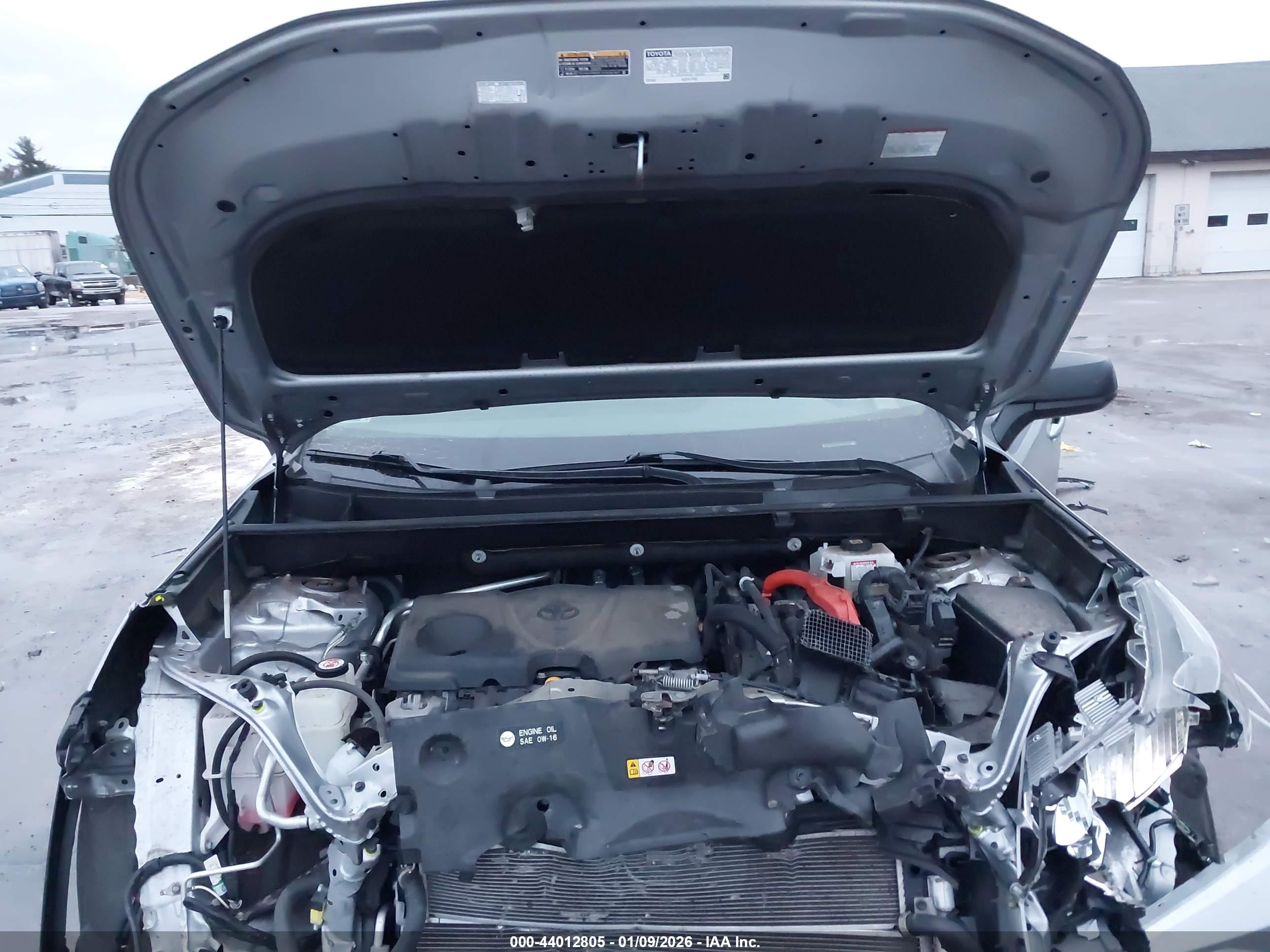 TOYOTA RAV4 image 10