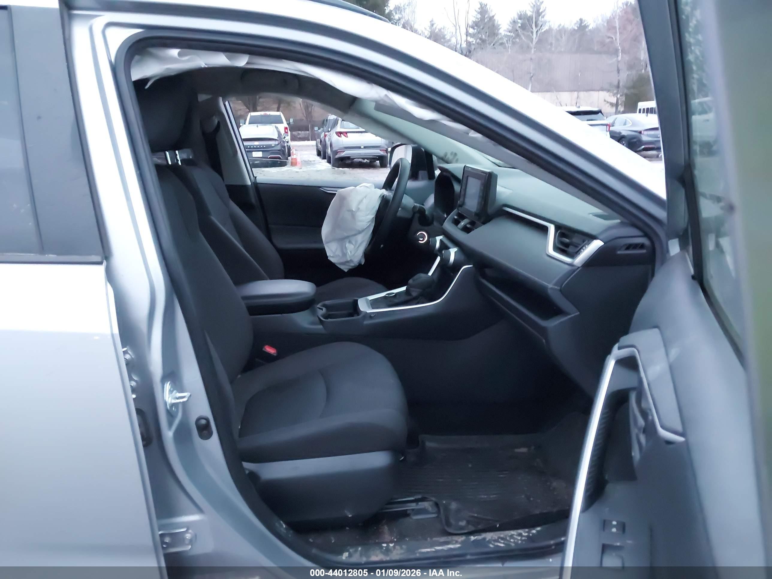 TOYOTA RAV4 image 5