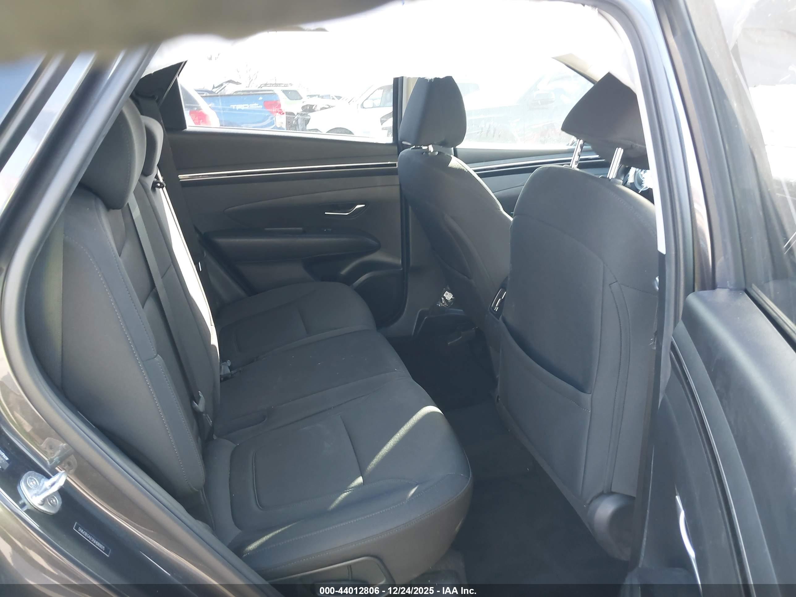 HYUNDAI TUCSON image 8