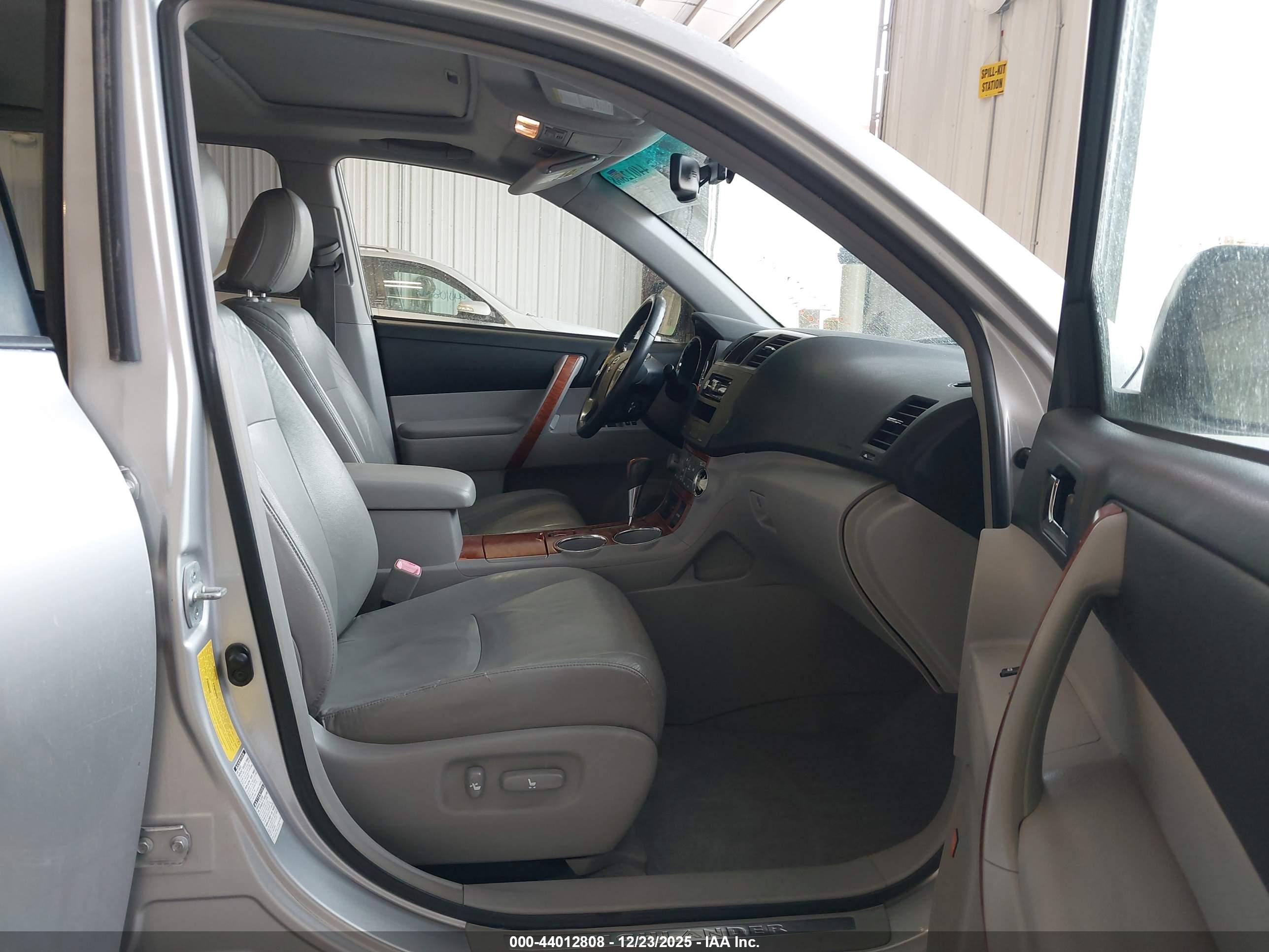 TOYOTA HIGHLANDER image 5