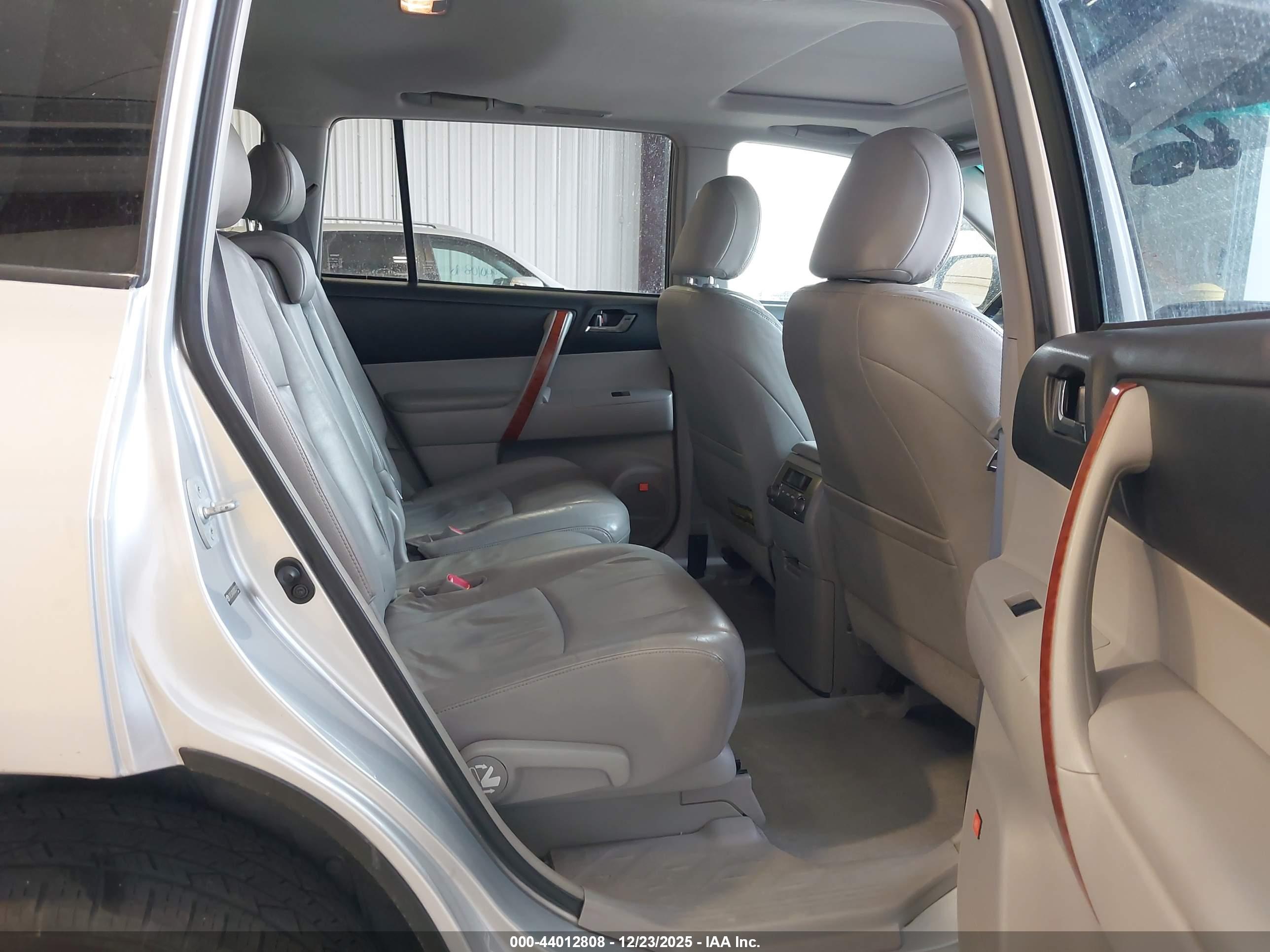 TOYOTA HIGHLANDER image 8
