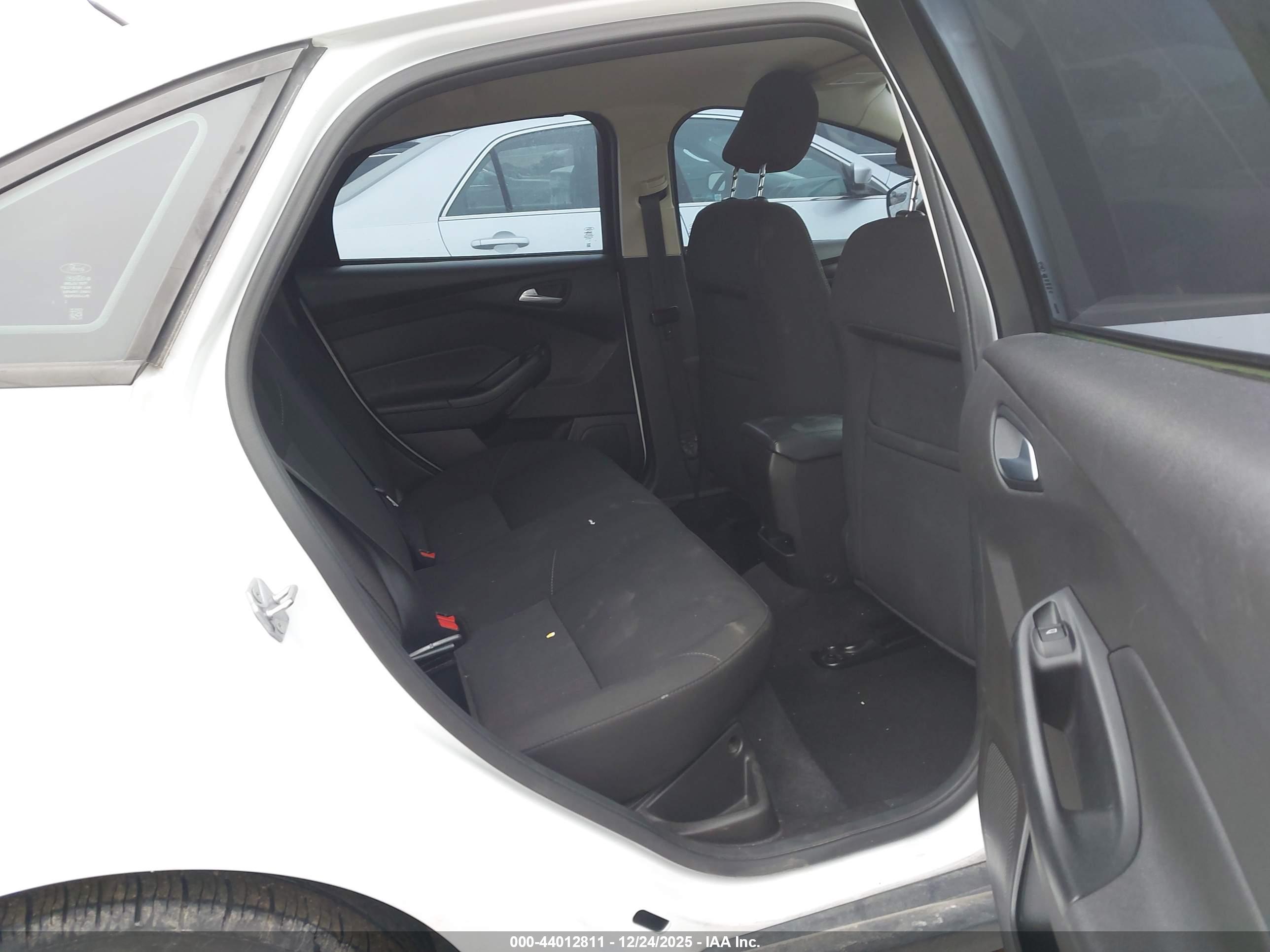 FORD FOCUS image 8