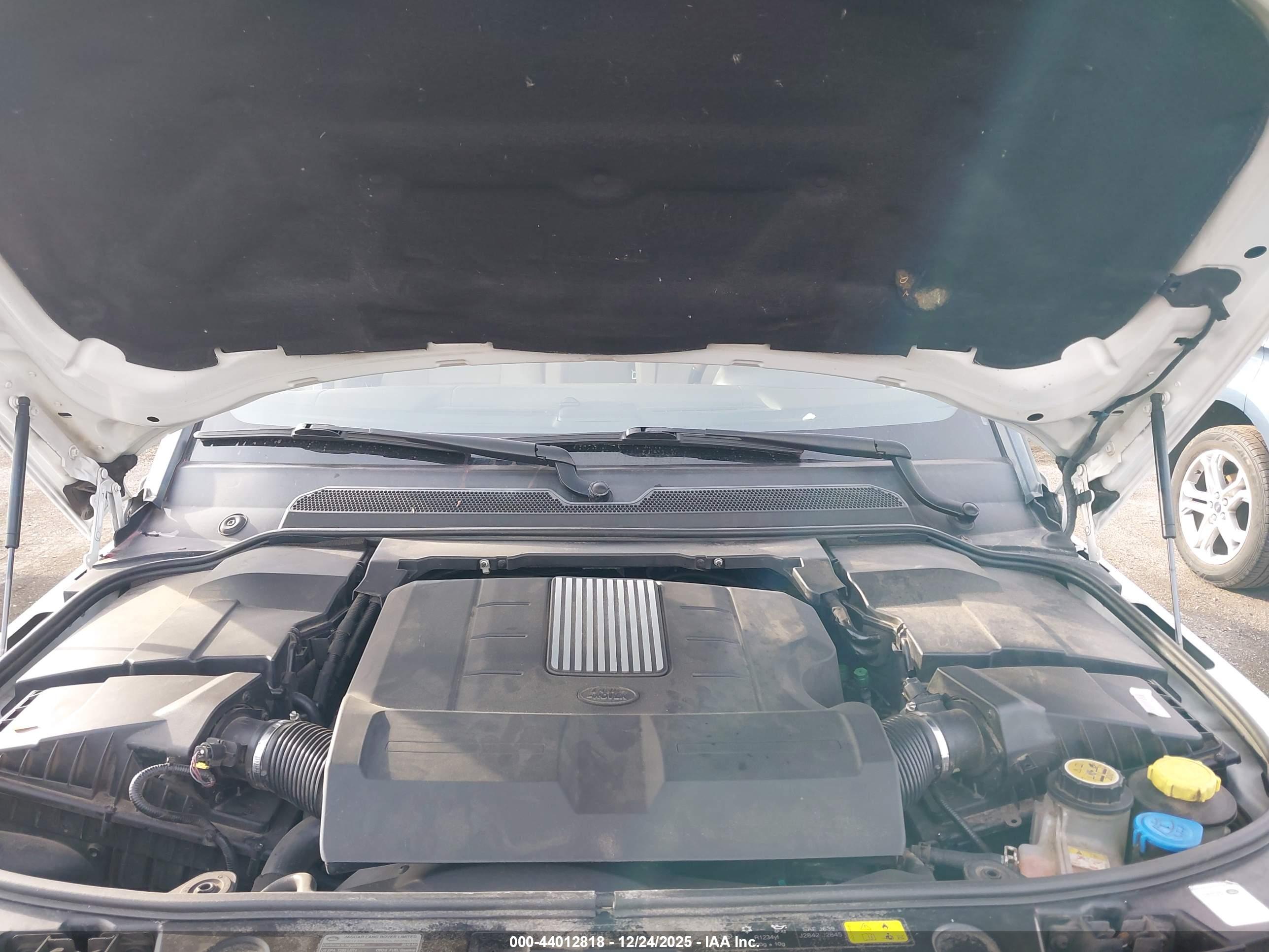 LAND ROVER image 10