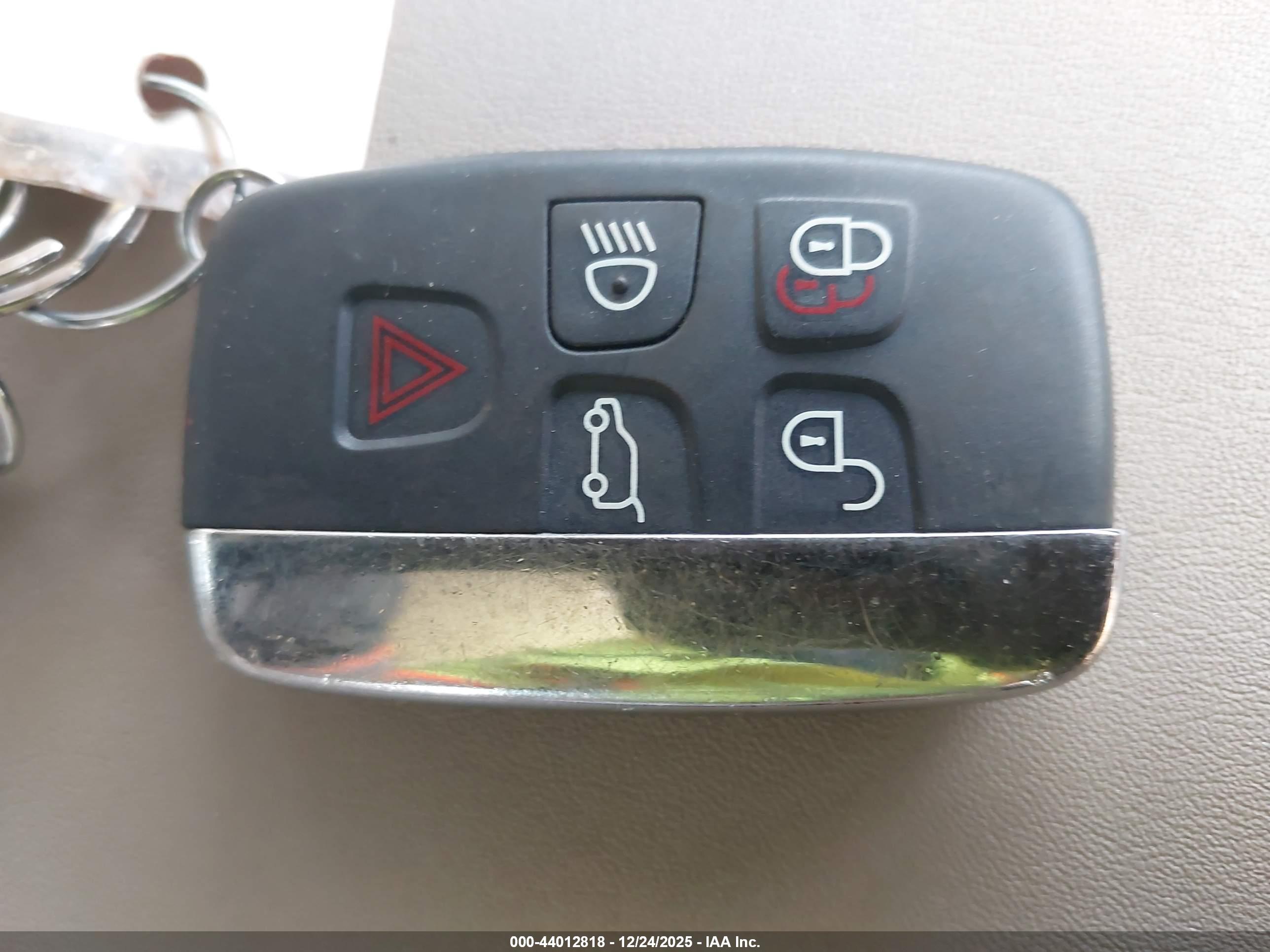 LAND ROVER image 11
