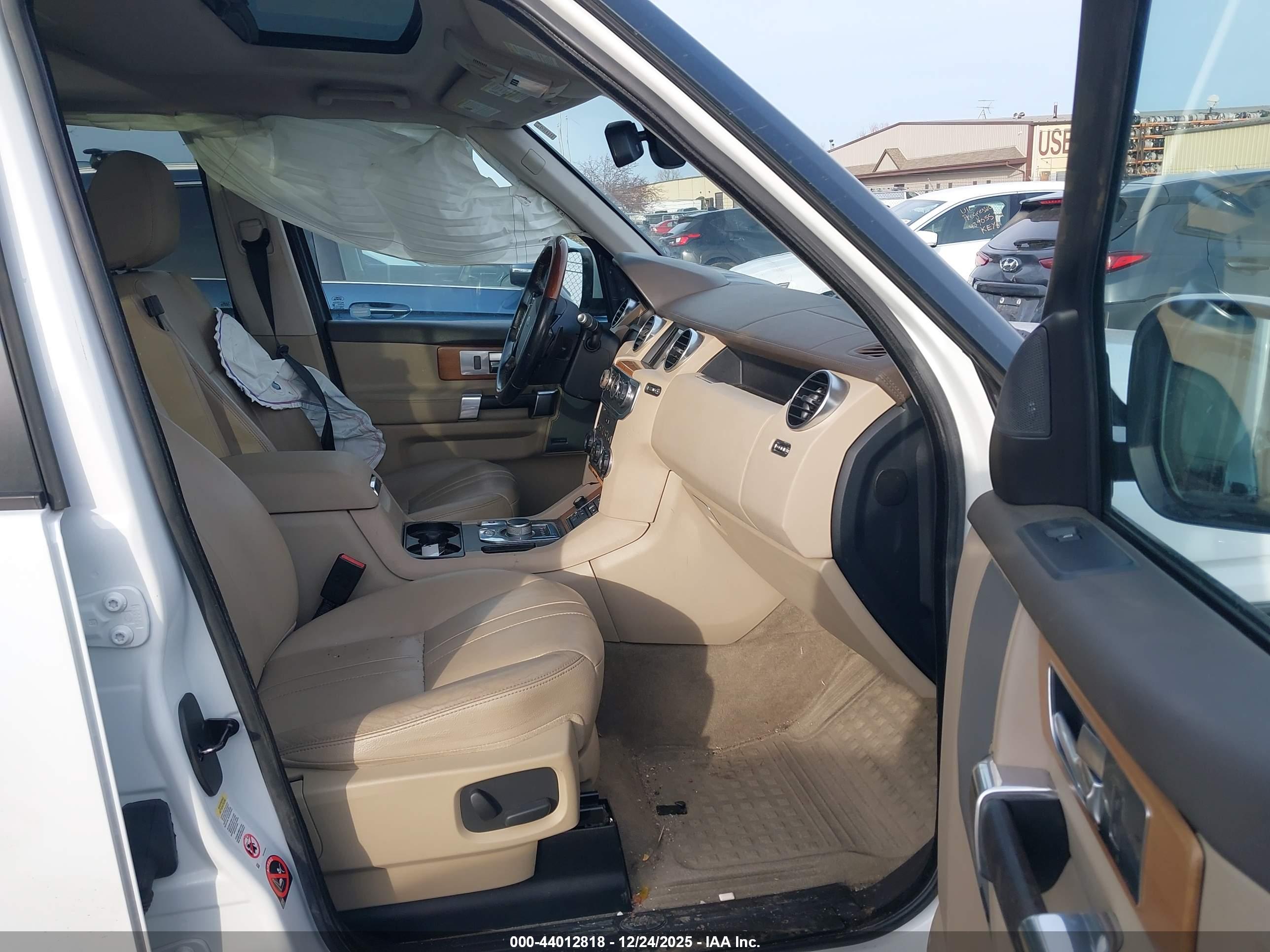 LAND ROVER image 5