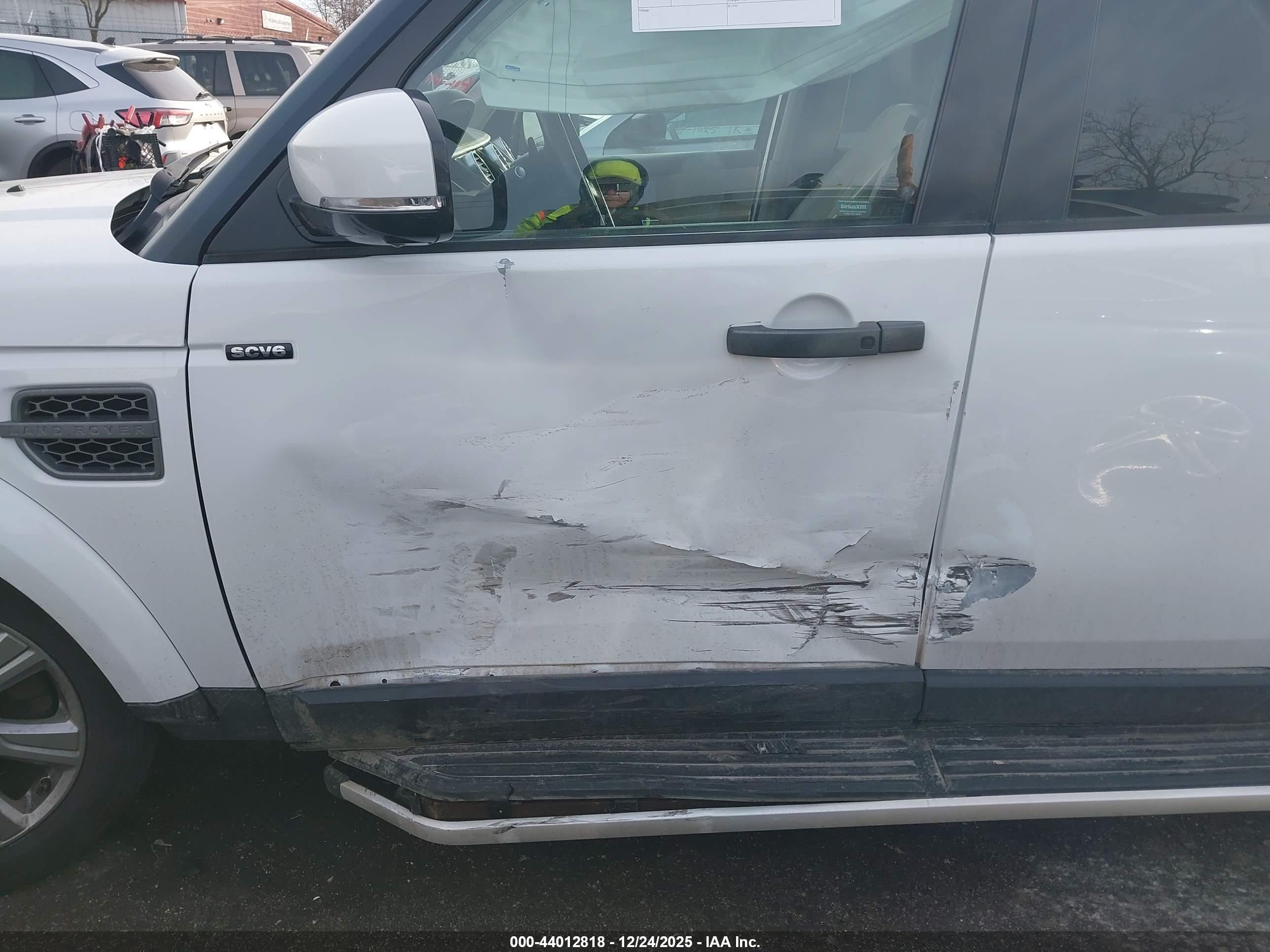 LAND ROVER image 6