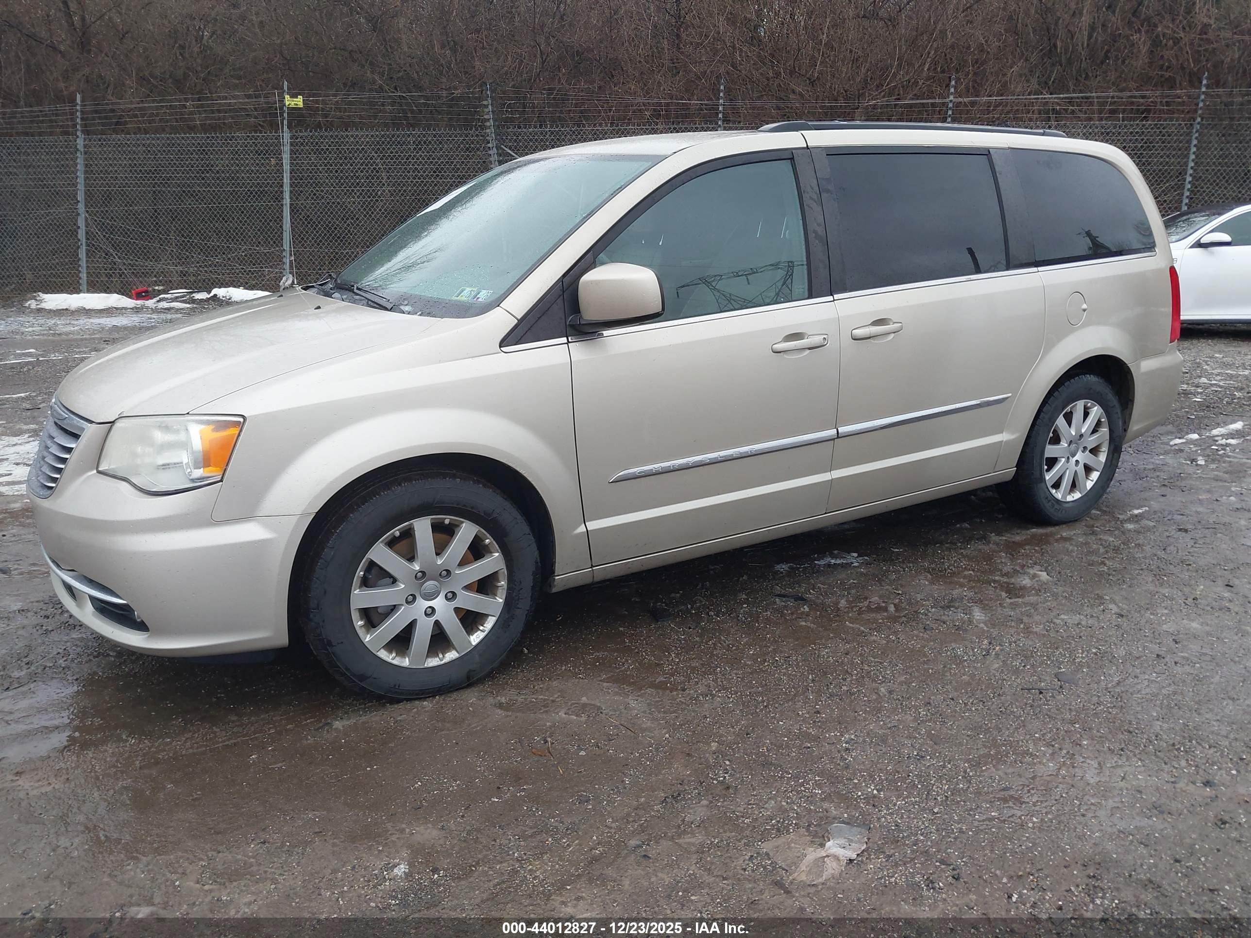 CHRYSLER TOWN image 2