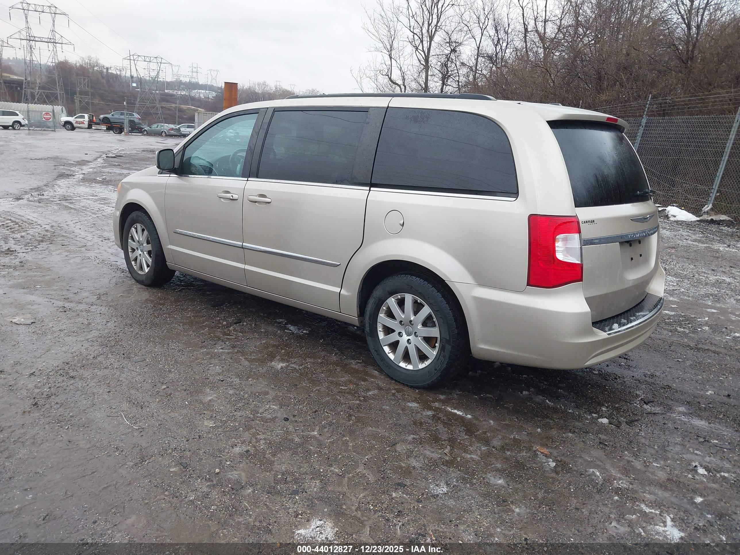 CHRYSLER TOWN image 3