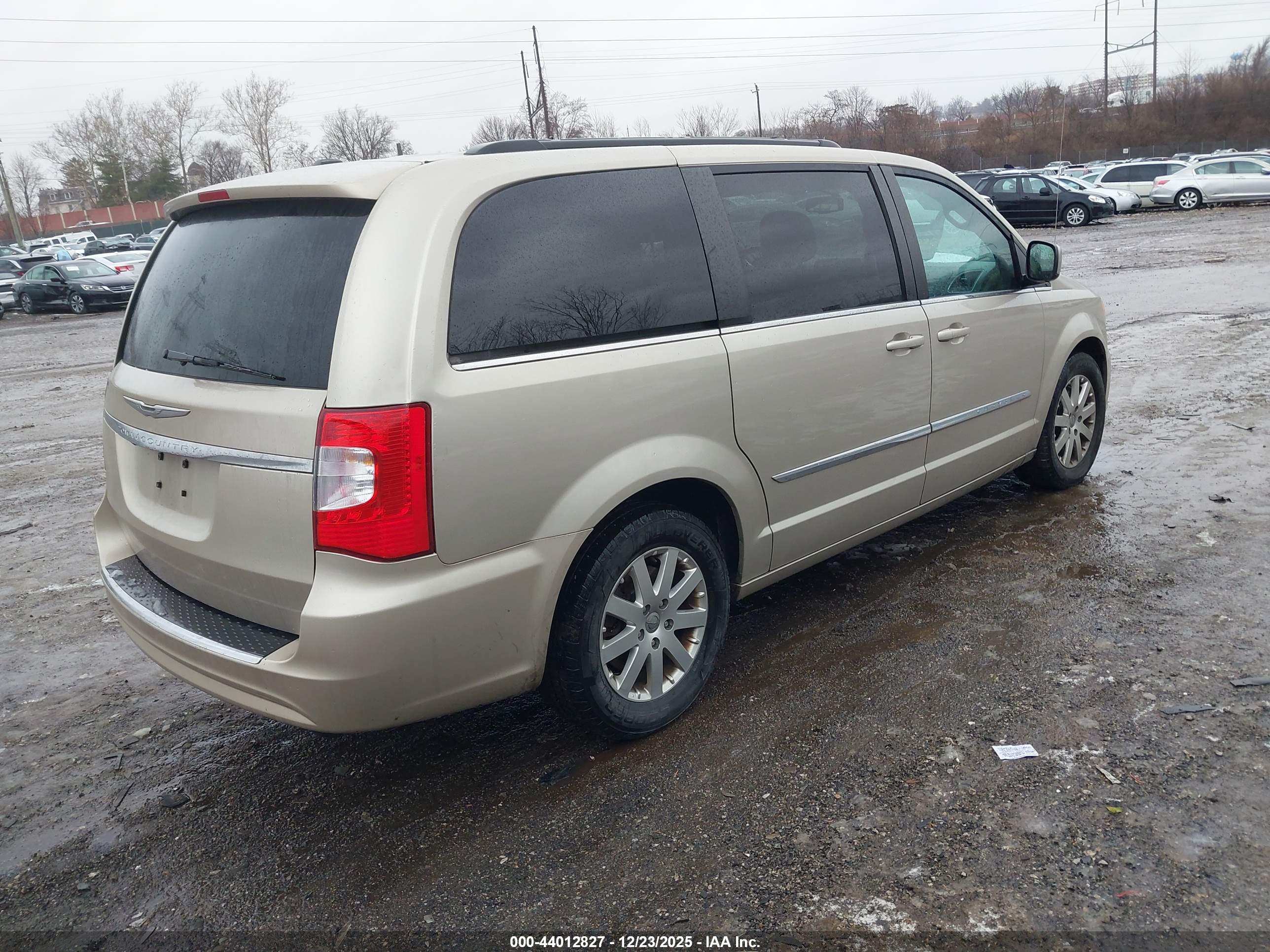 CHRYSLER TOWN image 4
