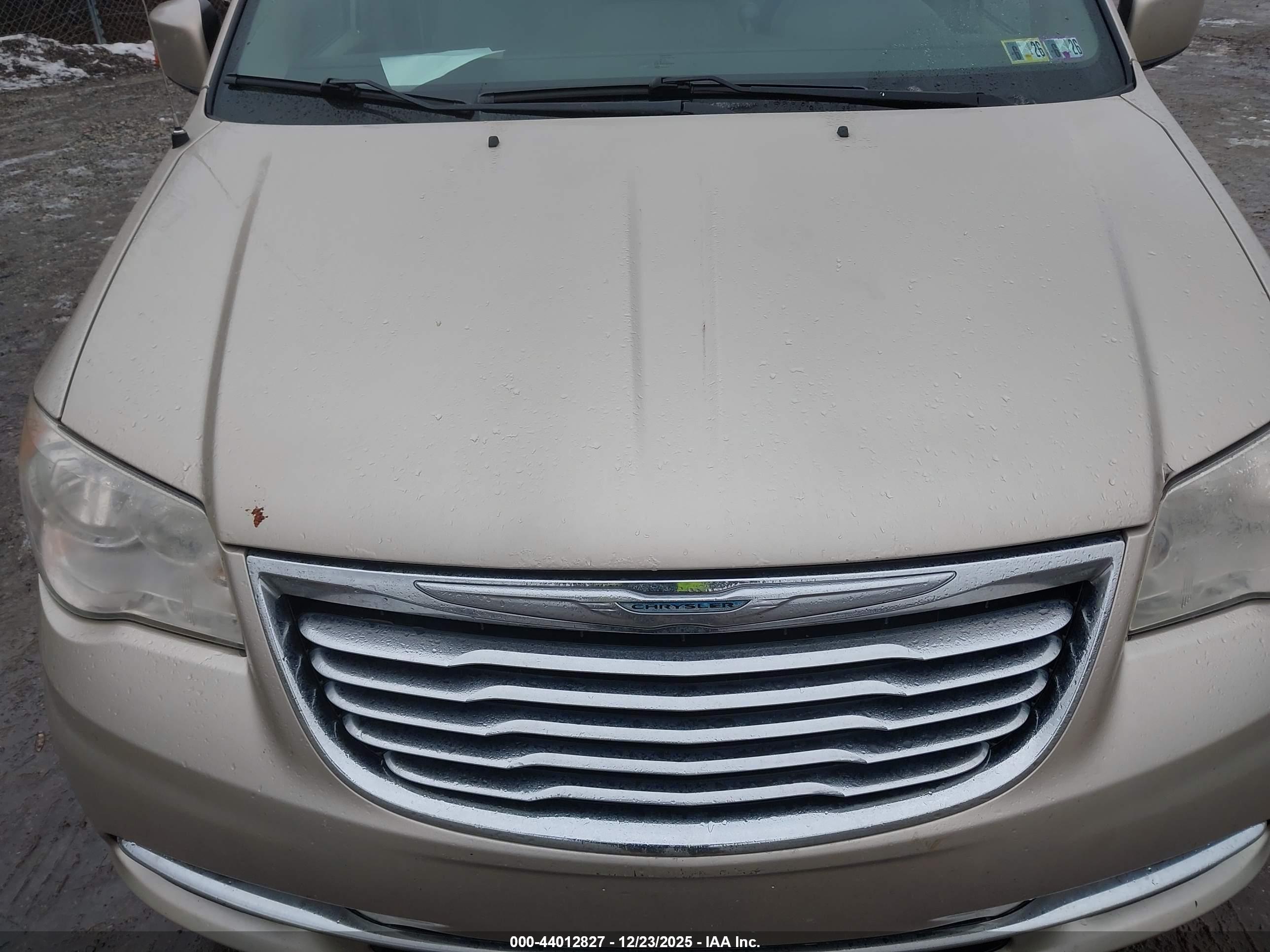 CHRYSLER TOWN image 6