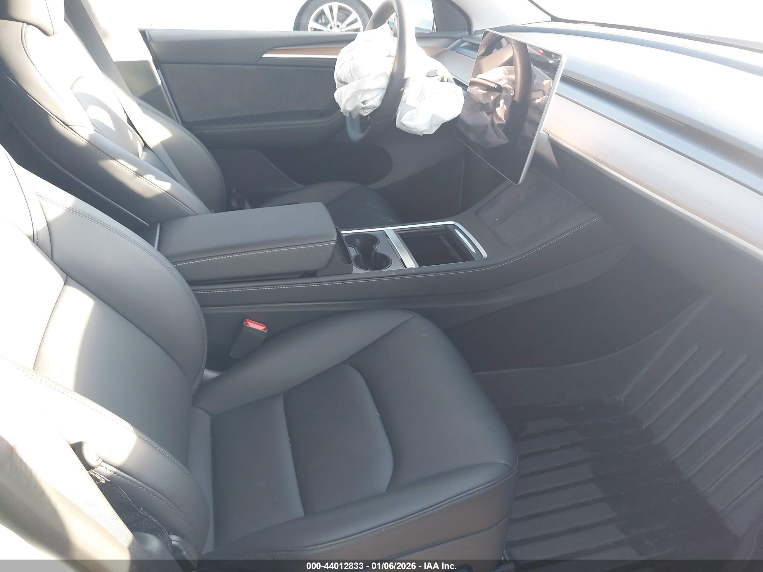 TESLA MODEL image 5