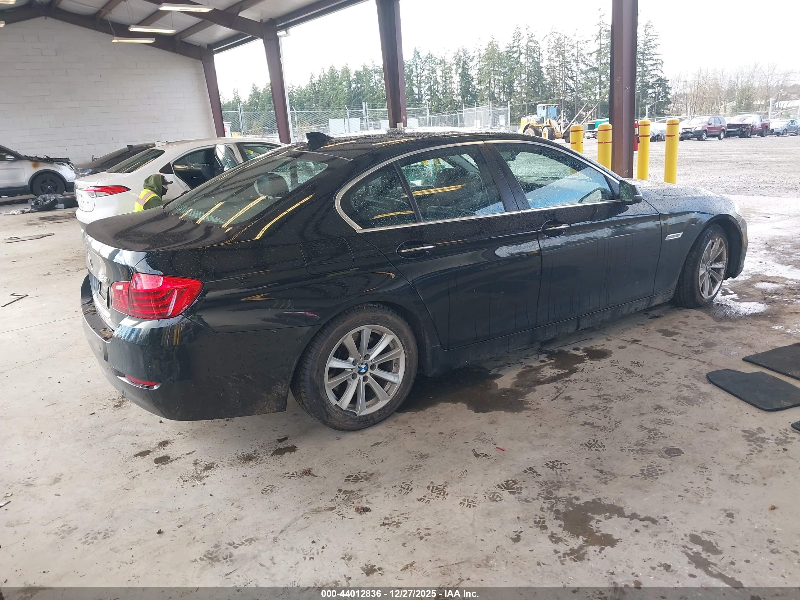 BMW 528I image 4