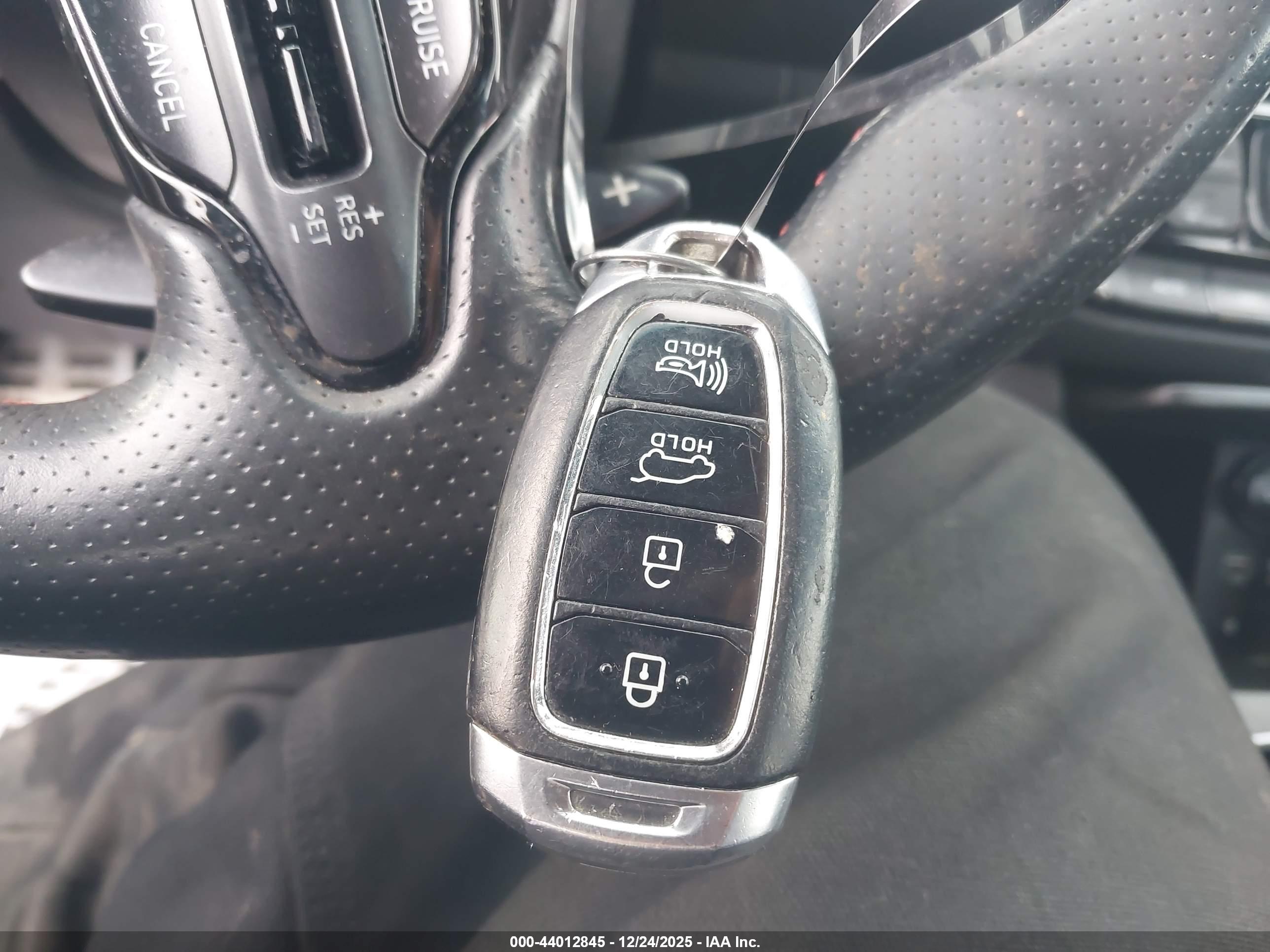 HYUNDAI ELANTRA image 11