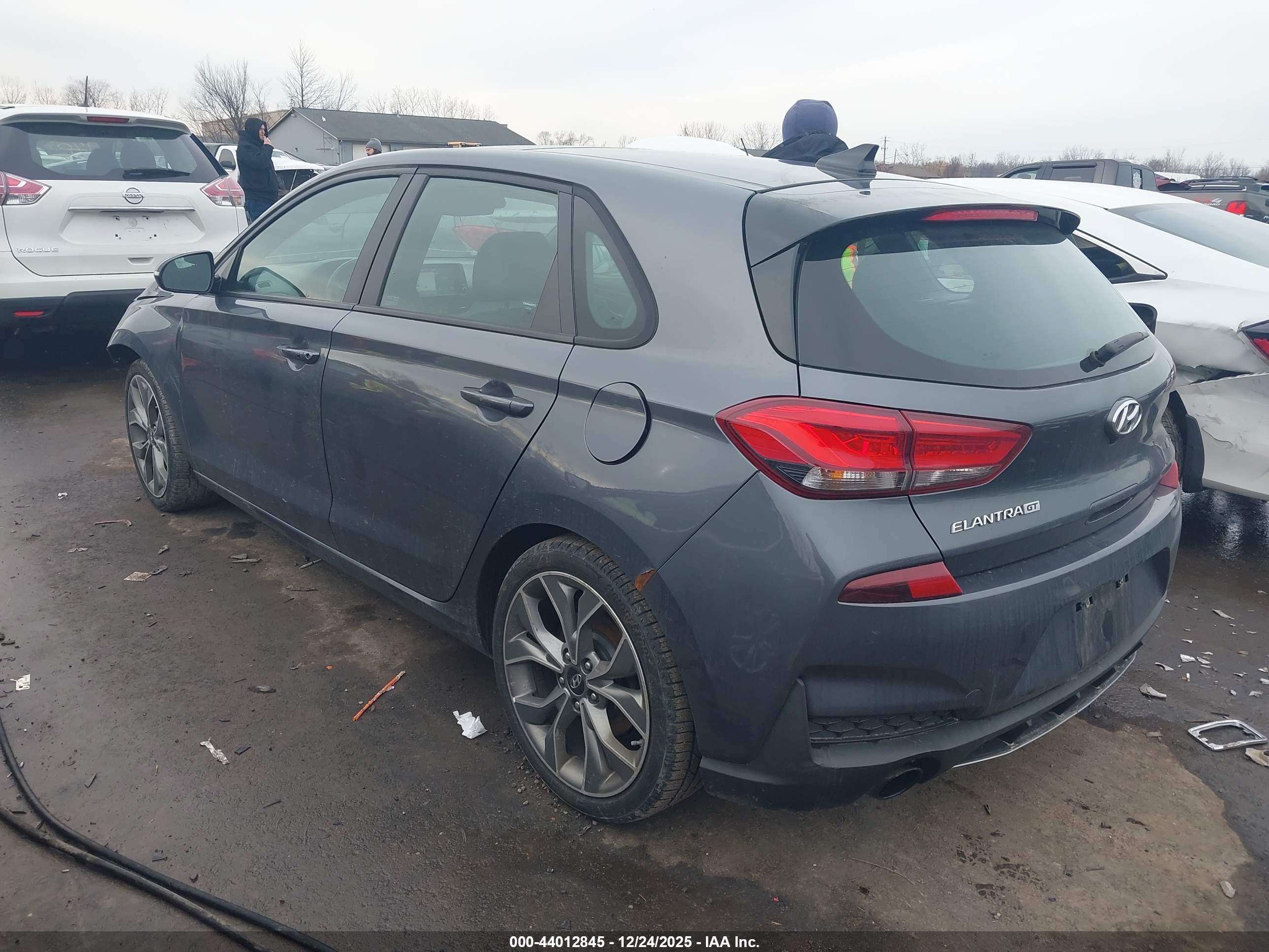 HYUNDAI ELANTRA image 3