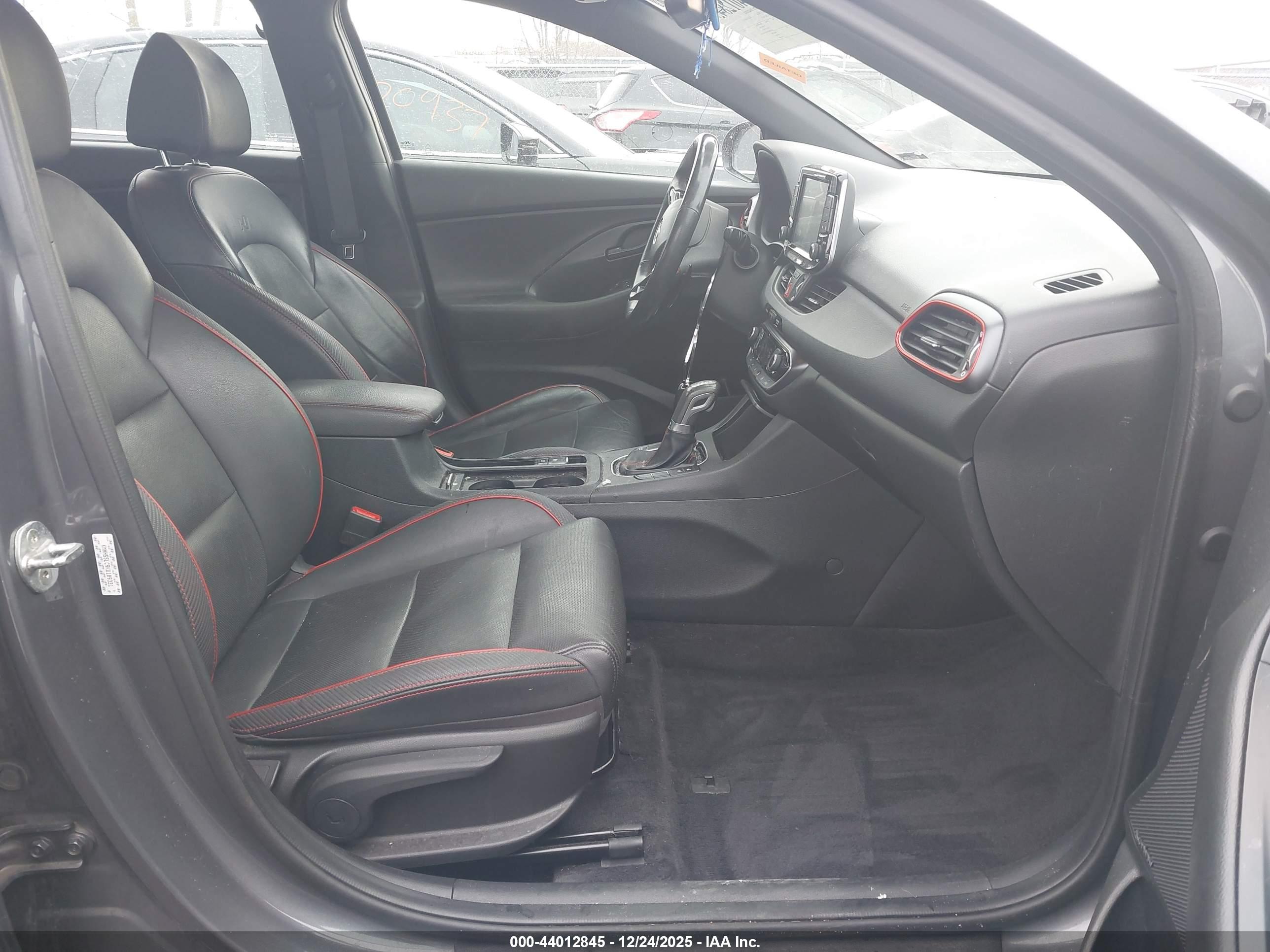 HYUNDAI ELANTRA image 5