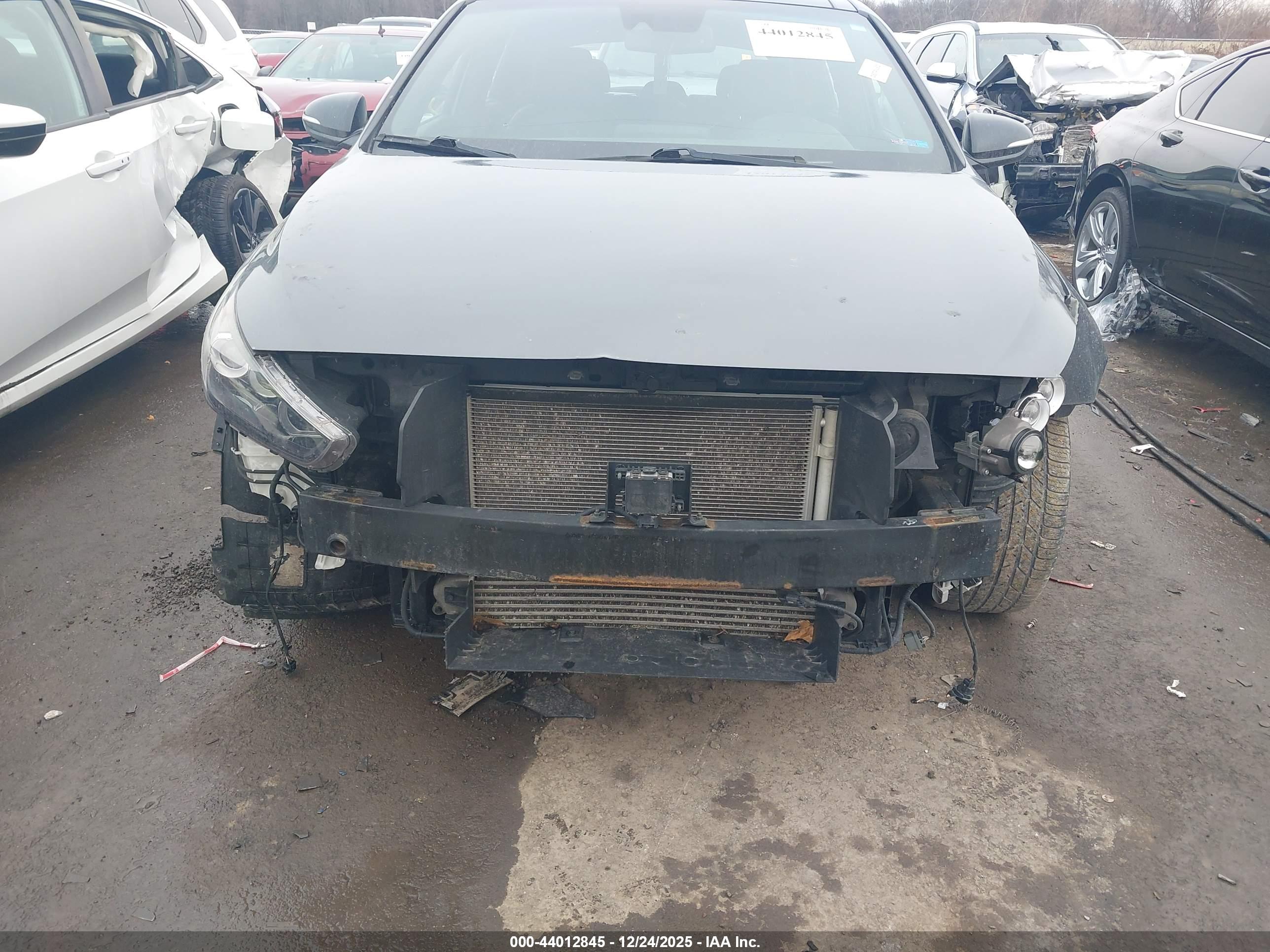 HYUNDAI ELANTRA image 6