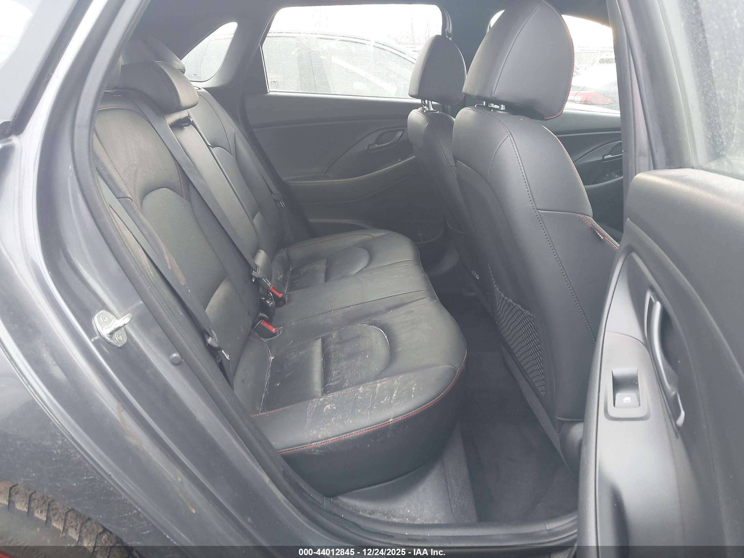 HYUNDAI ELANTRA image 8