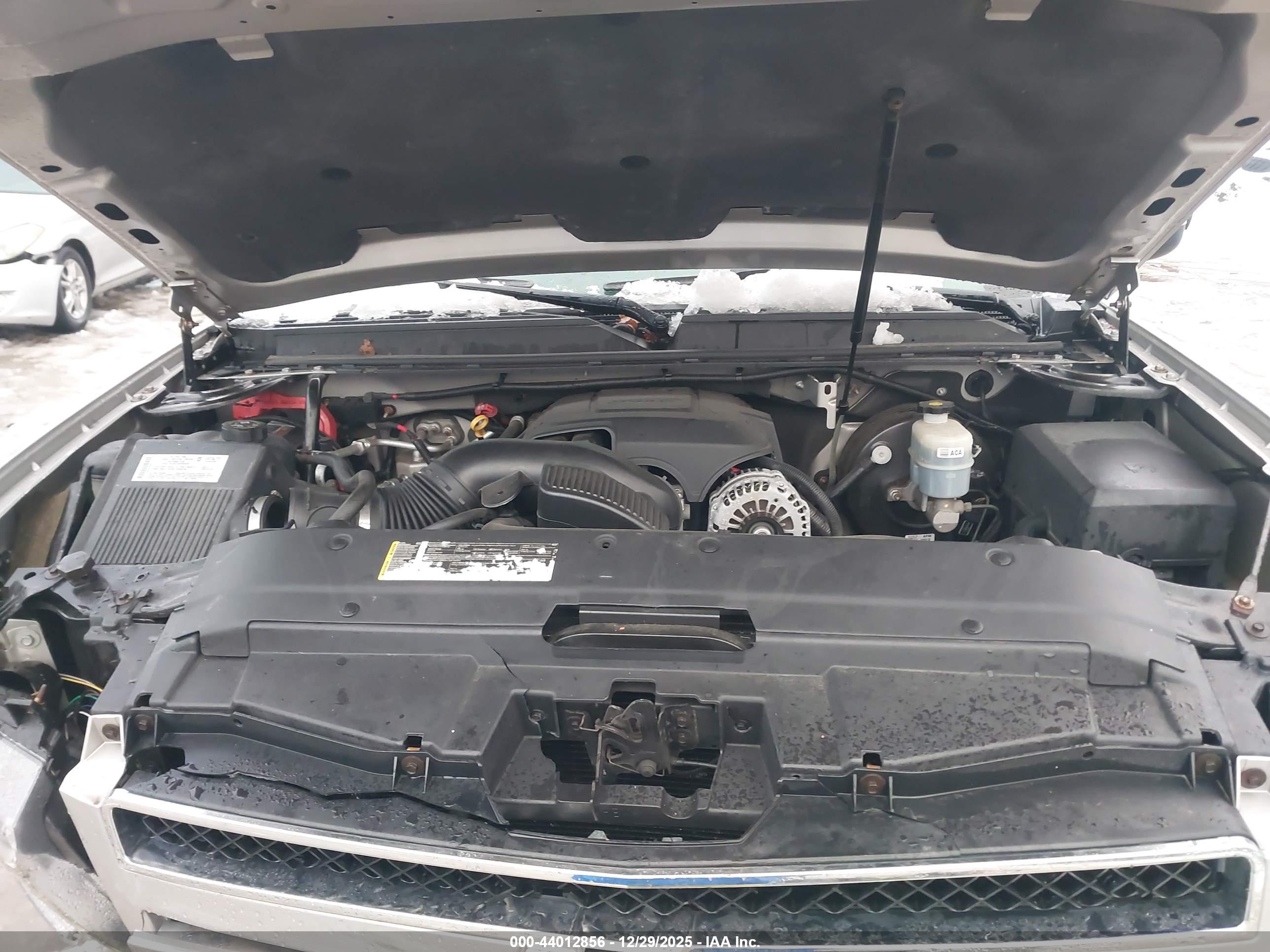 CHEVROLET SUBURBAN image 10