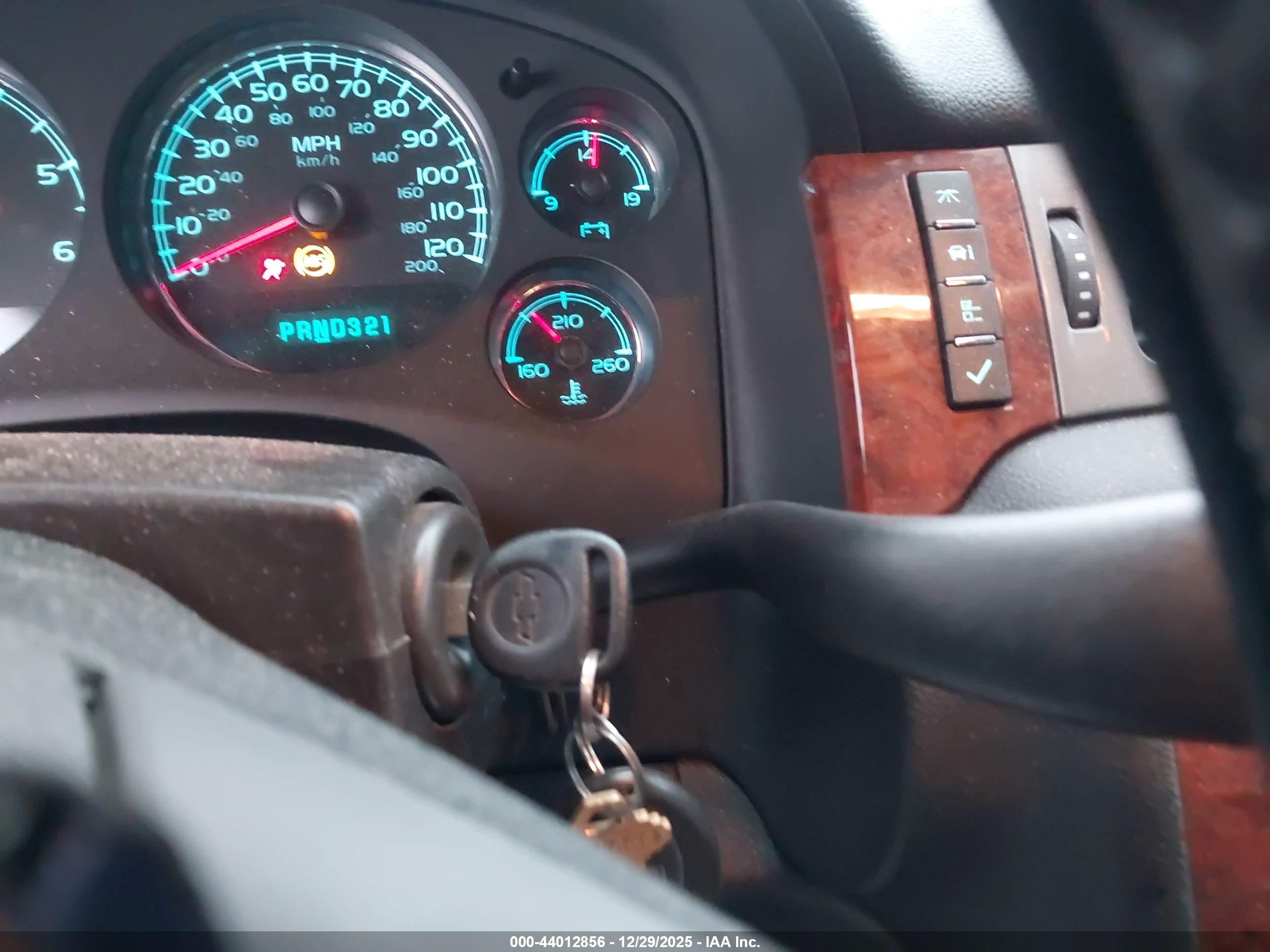CHEVROLET SUBURBAN image 11