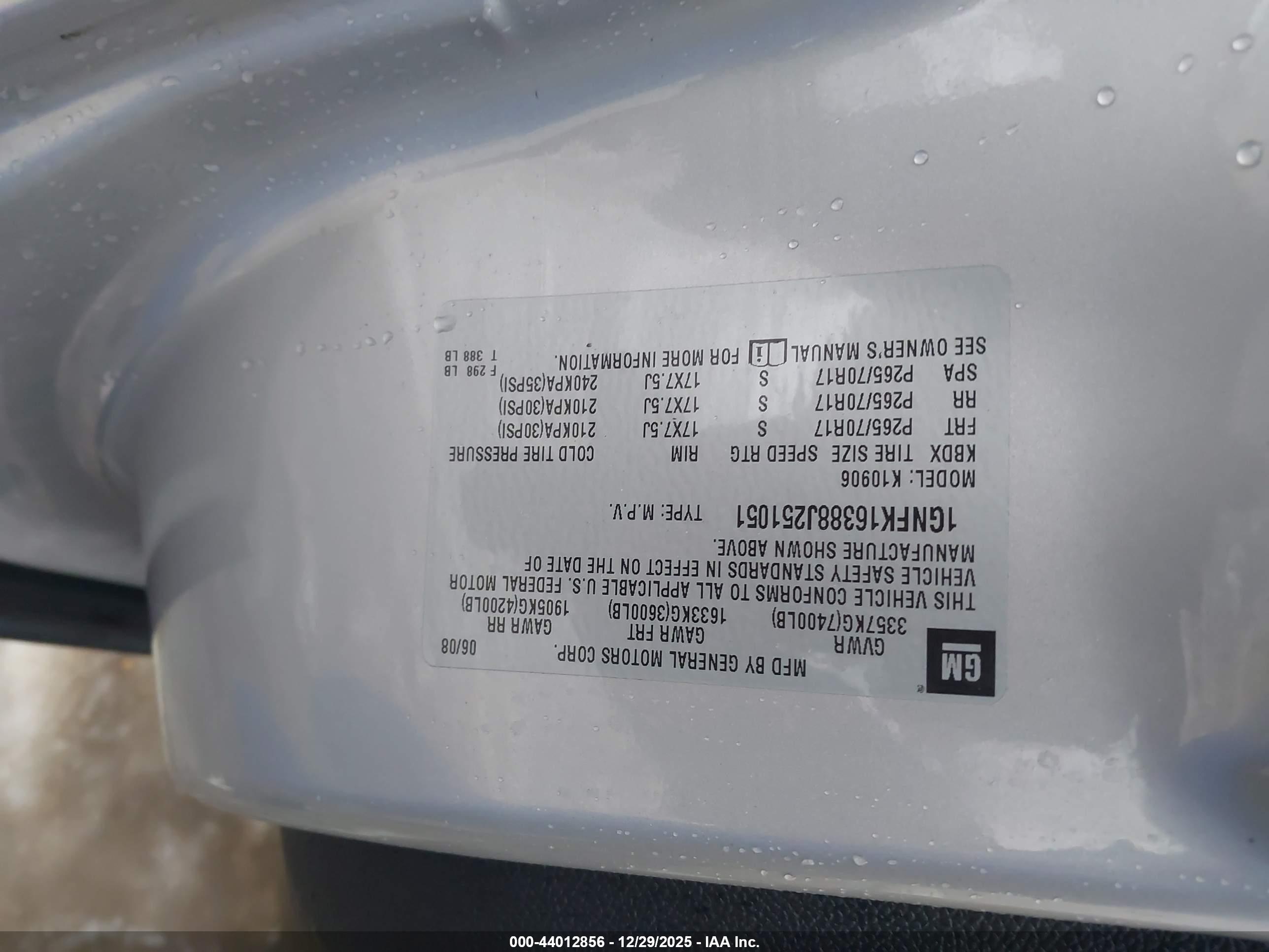 CHEVROLET SUBURBAN image 9